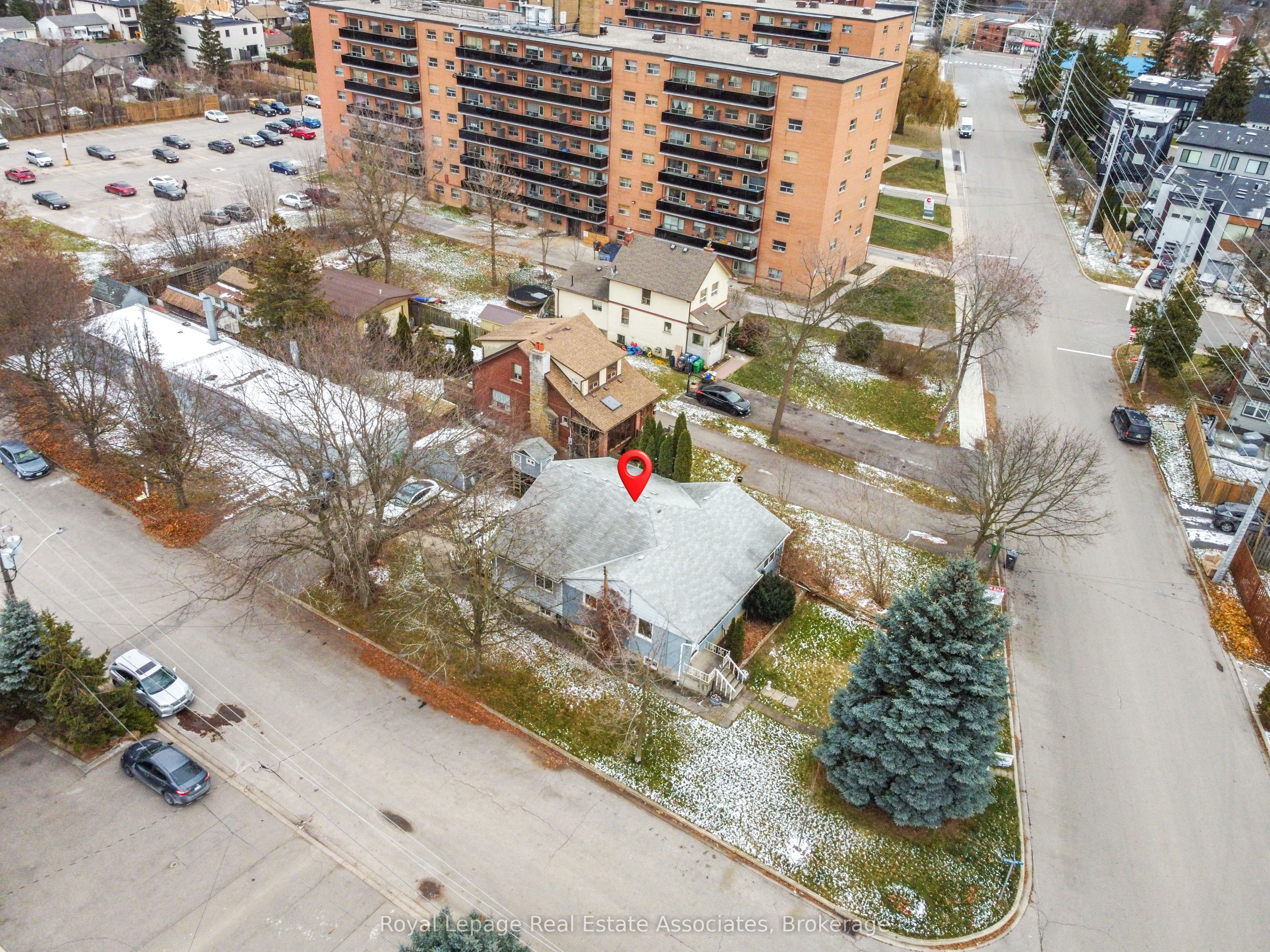 1089 Seneca Avenue Property Photo 1