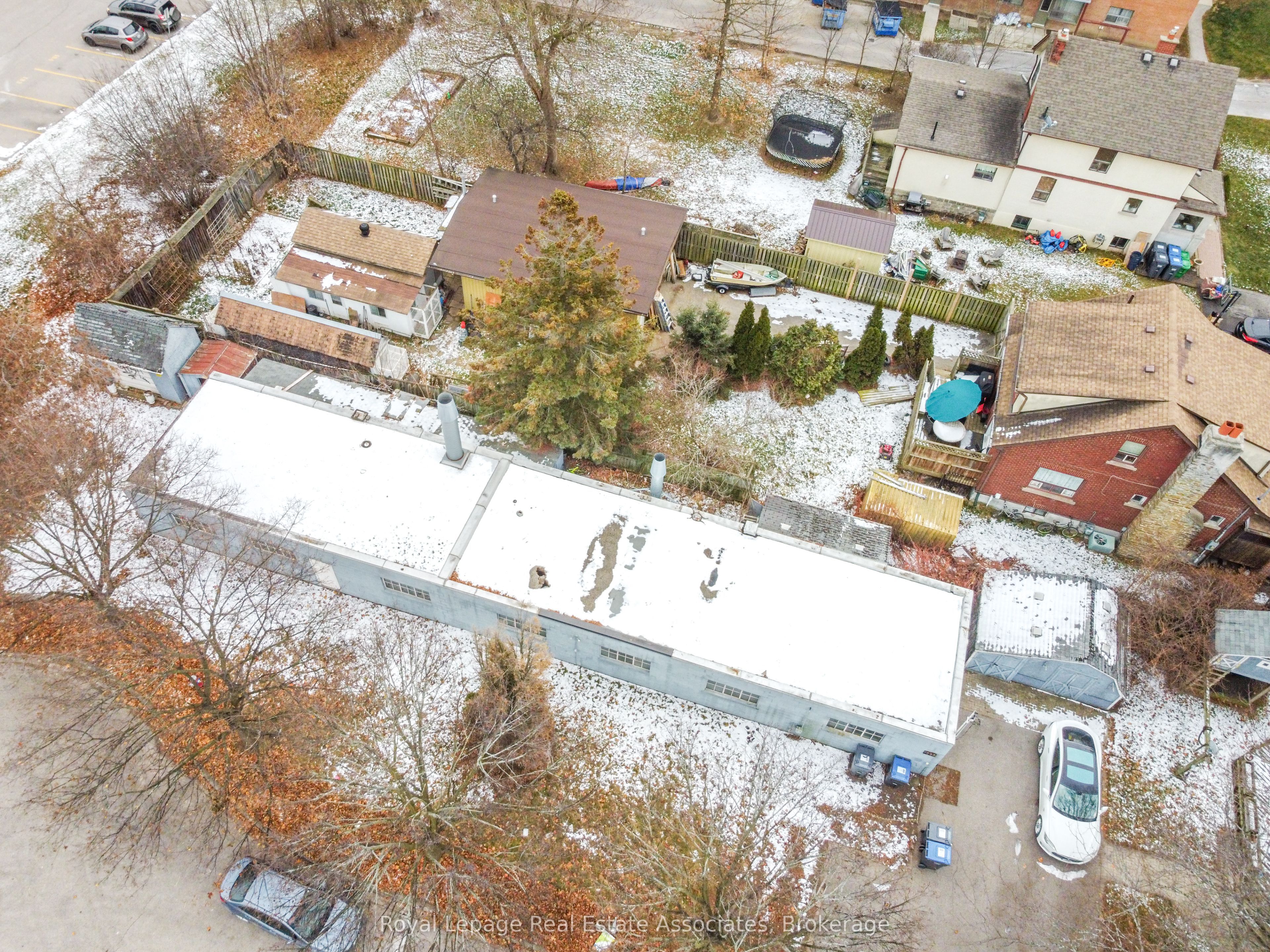 1089 Seneca Avenue Property Photo 2