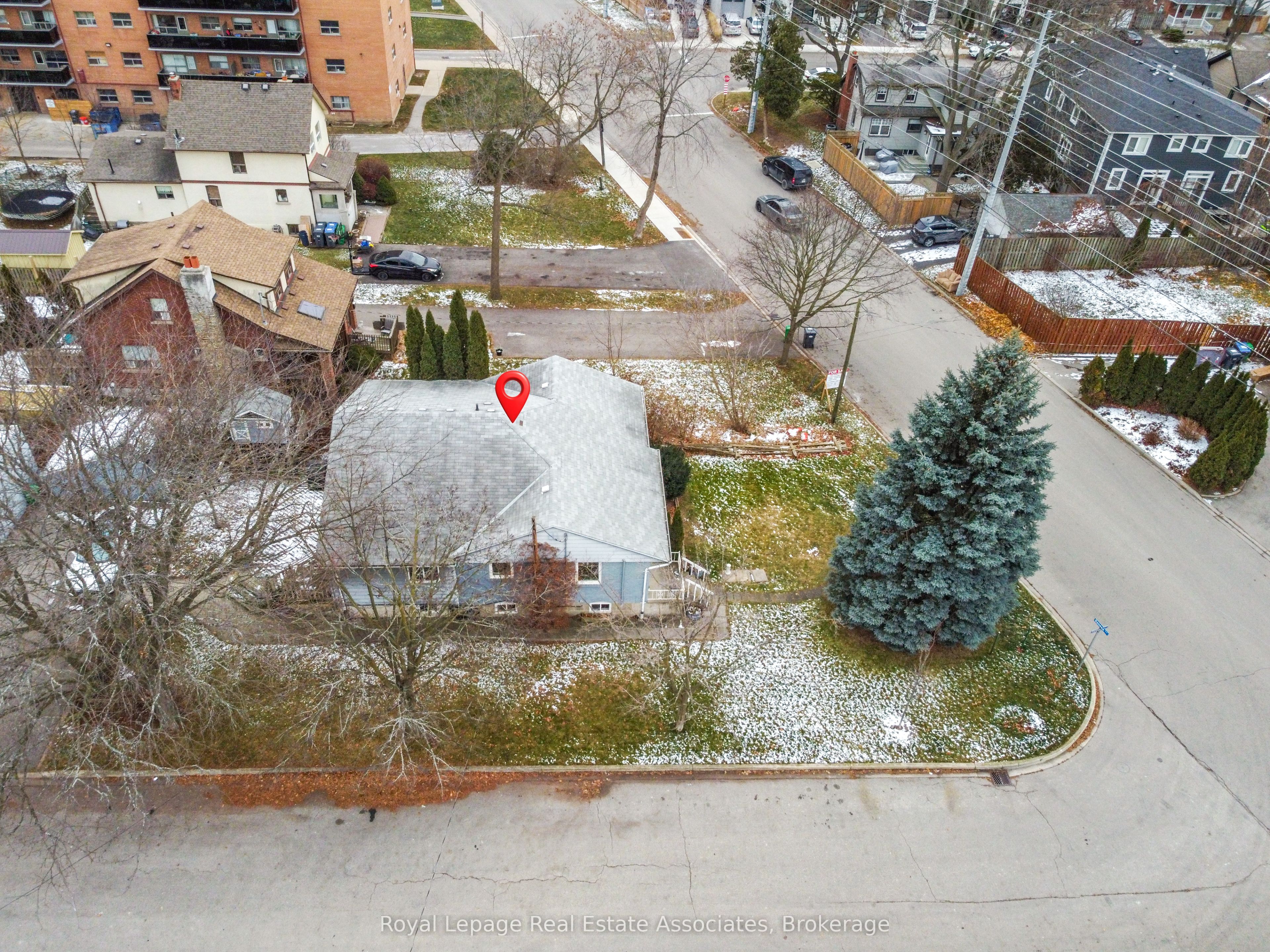 1089 Seneca Avenue Property Photo 4