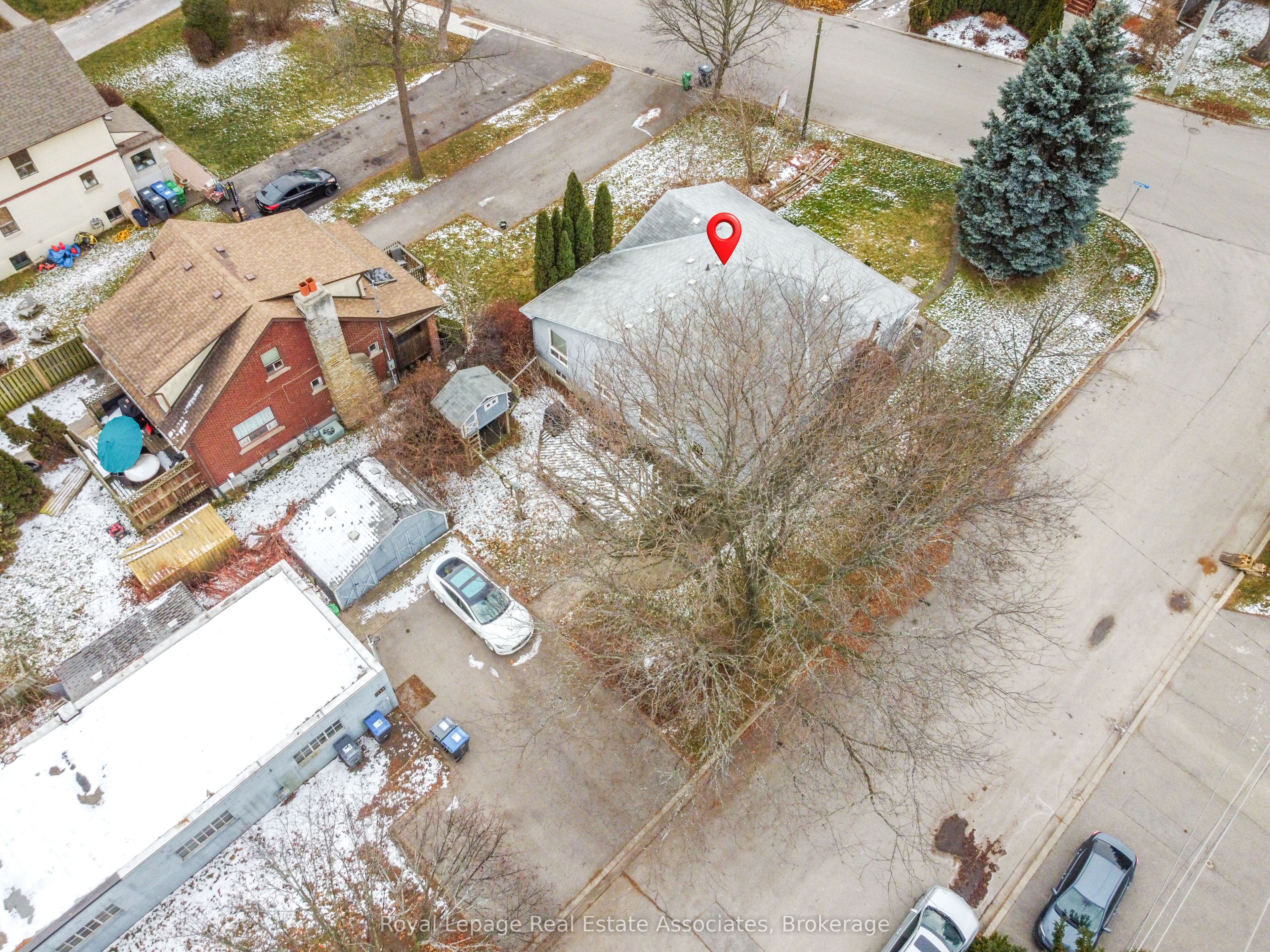 1089 Seneca Avenue Property Photo 5