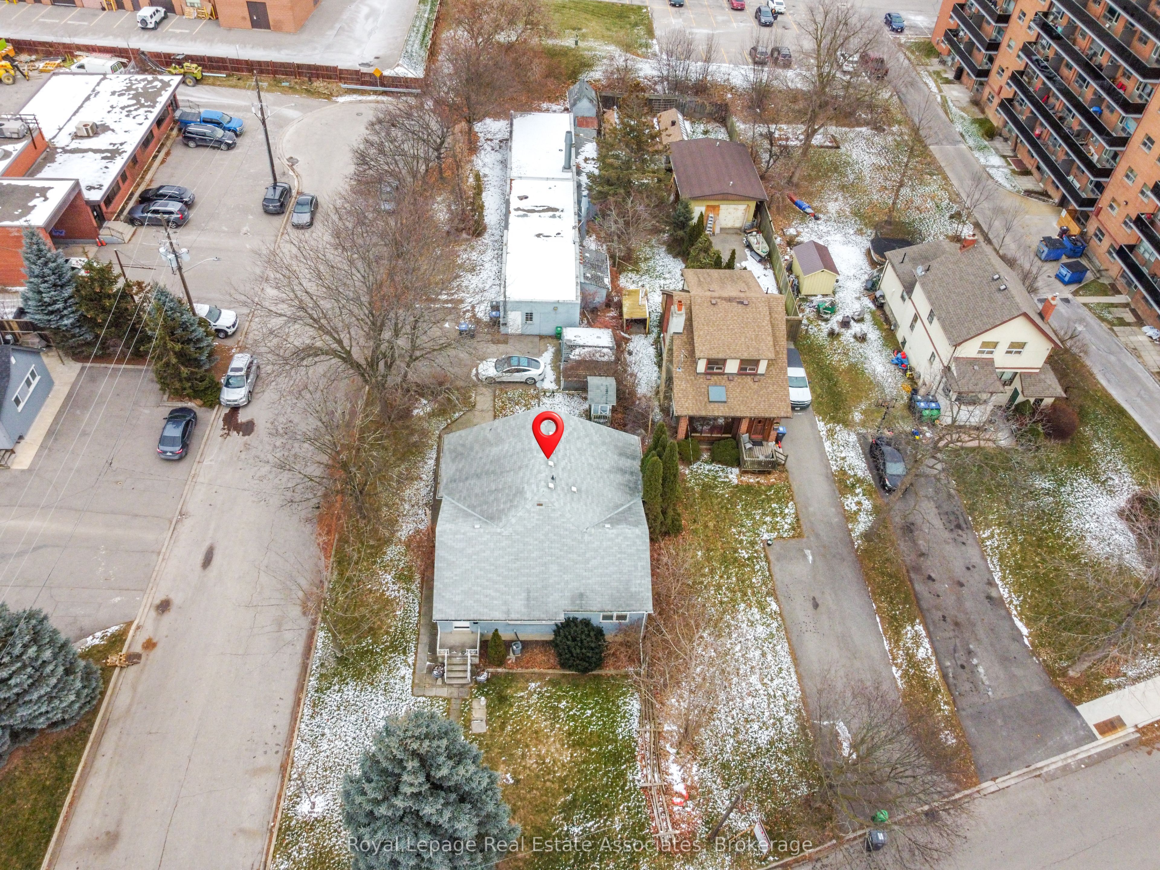 1089 Seneca Avenue Property Photo 6