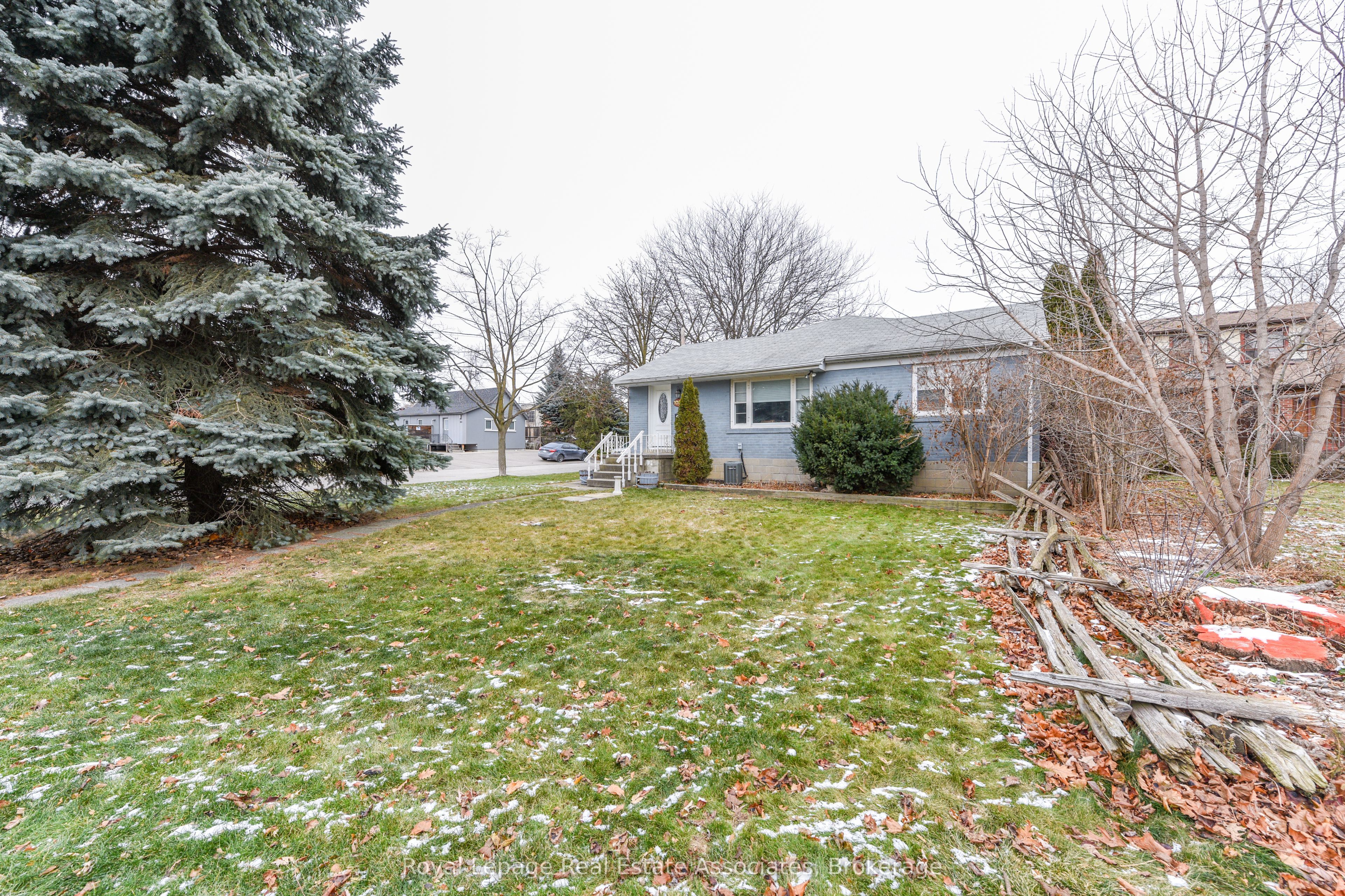1089 Seneca Avenue Property Photo 12