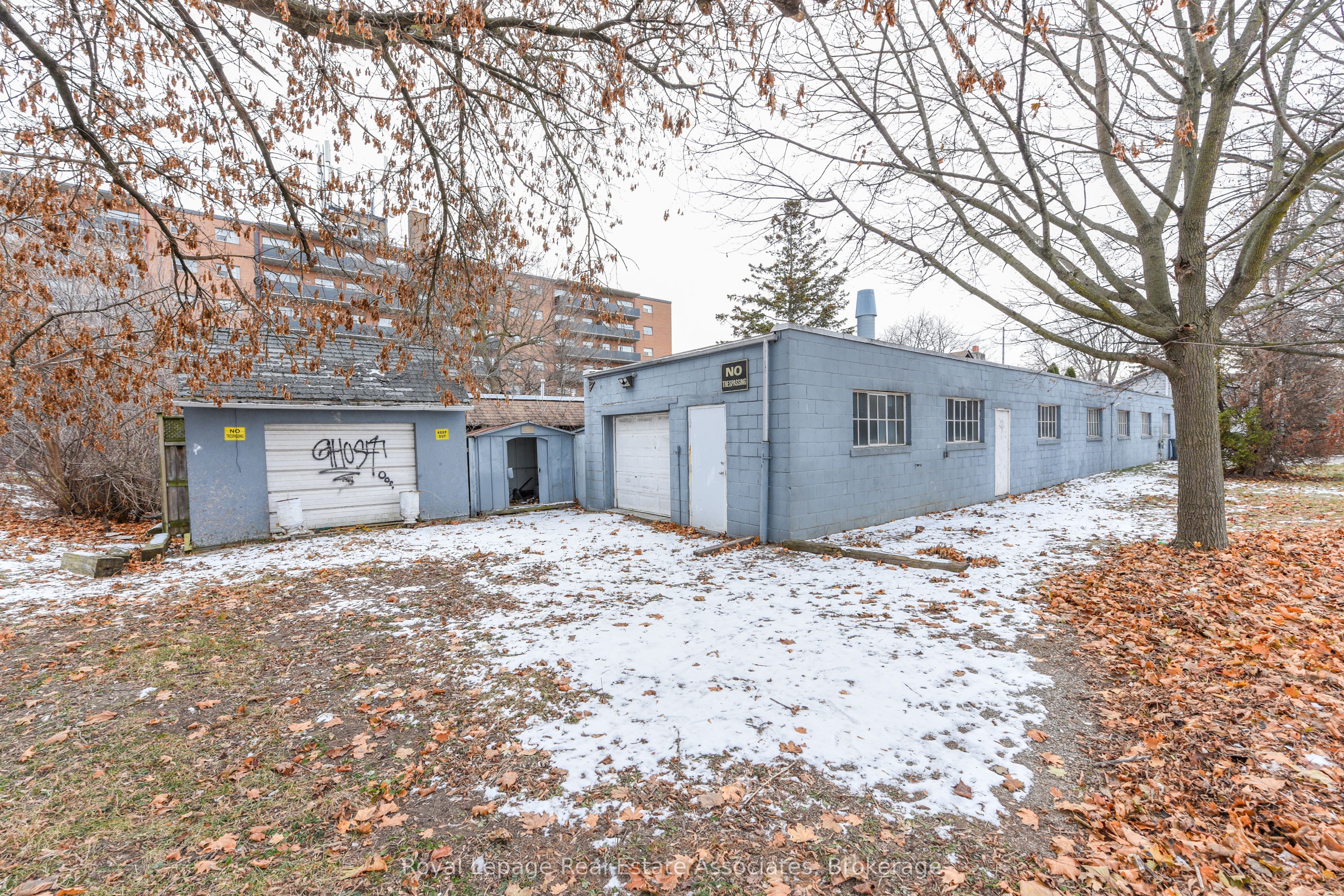 1089 Seneca Avenue Property Photo 16