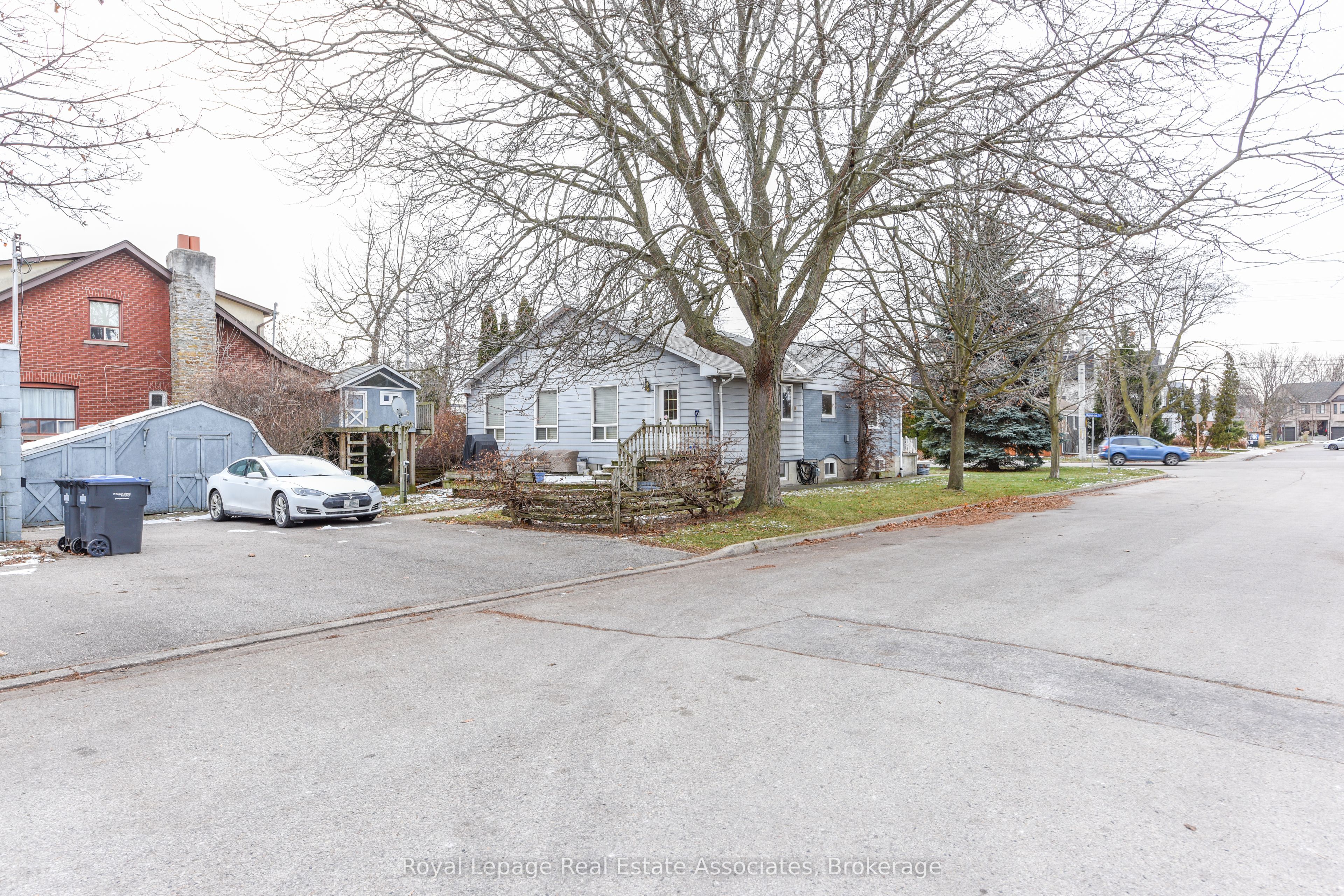 1089 Seneca Avenue Property Photo 18