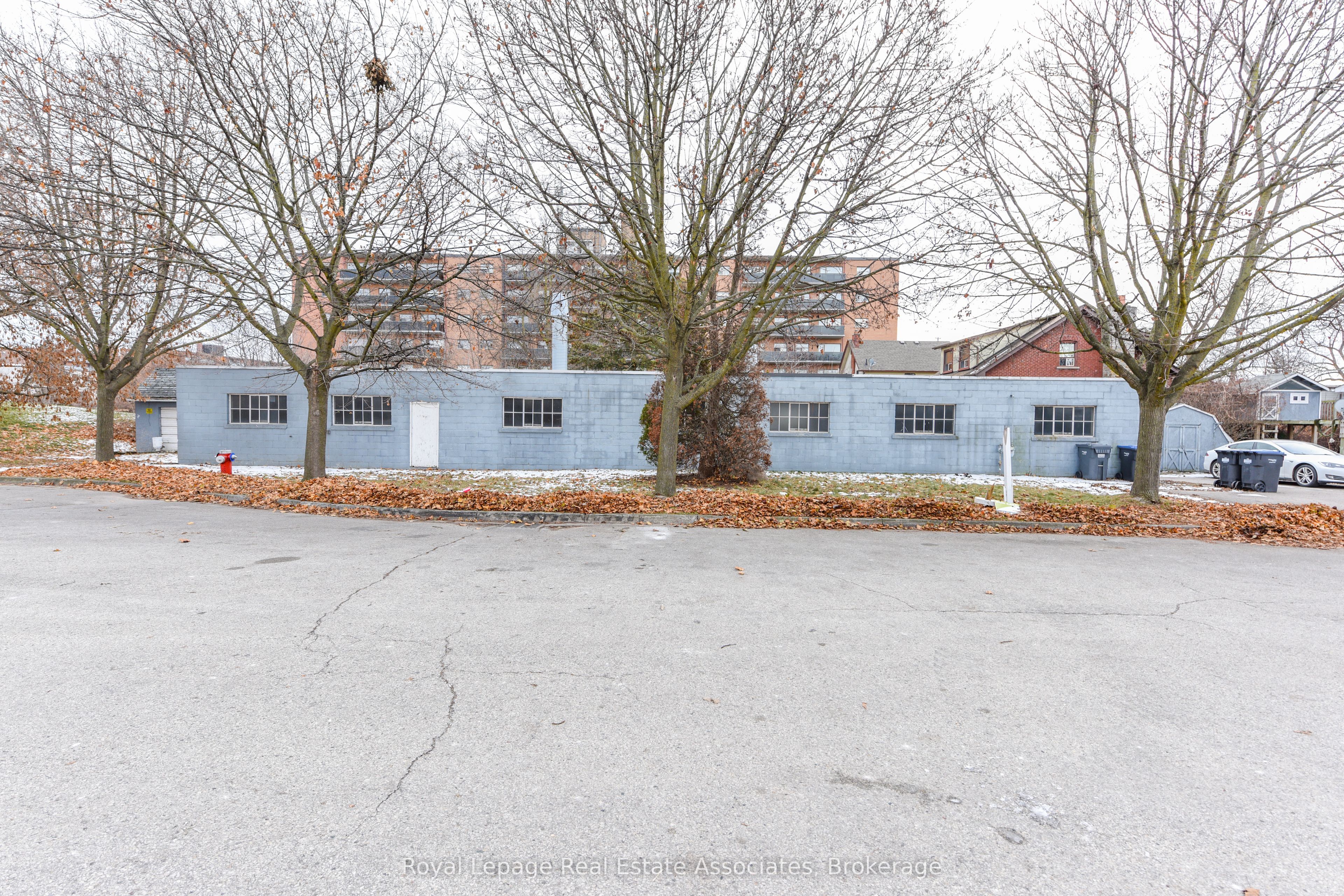1089 Seneca Avenue Property Photo 20