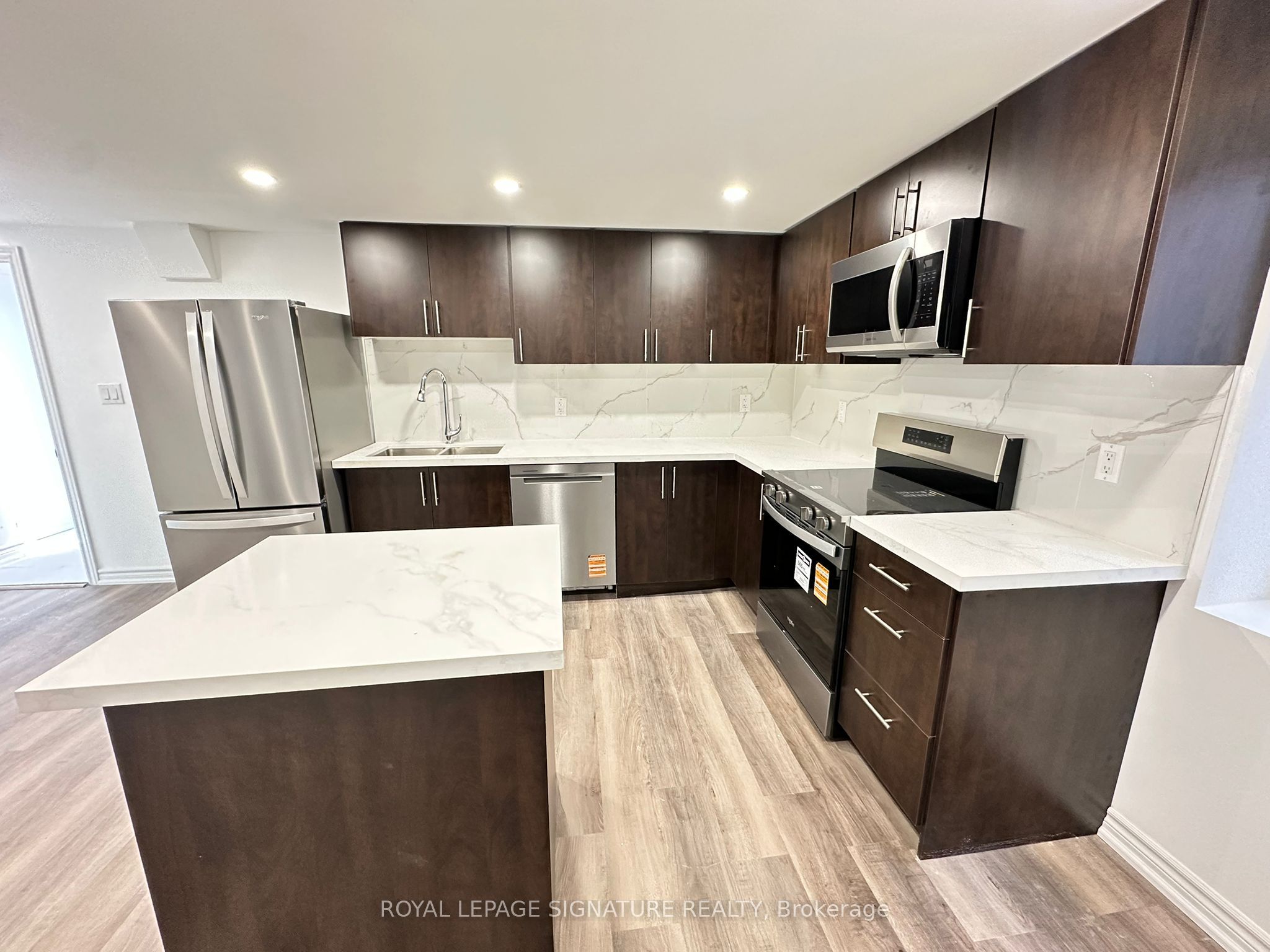 17 Tamarisk Drive Lower Property Photo 1