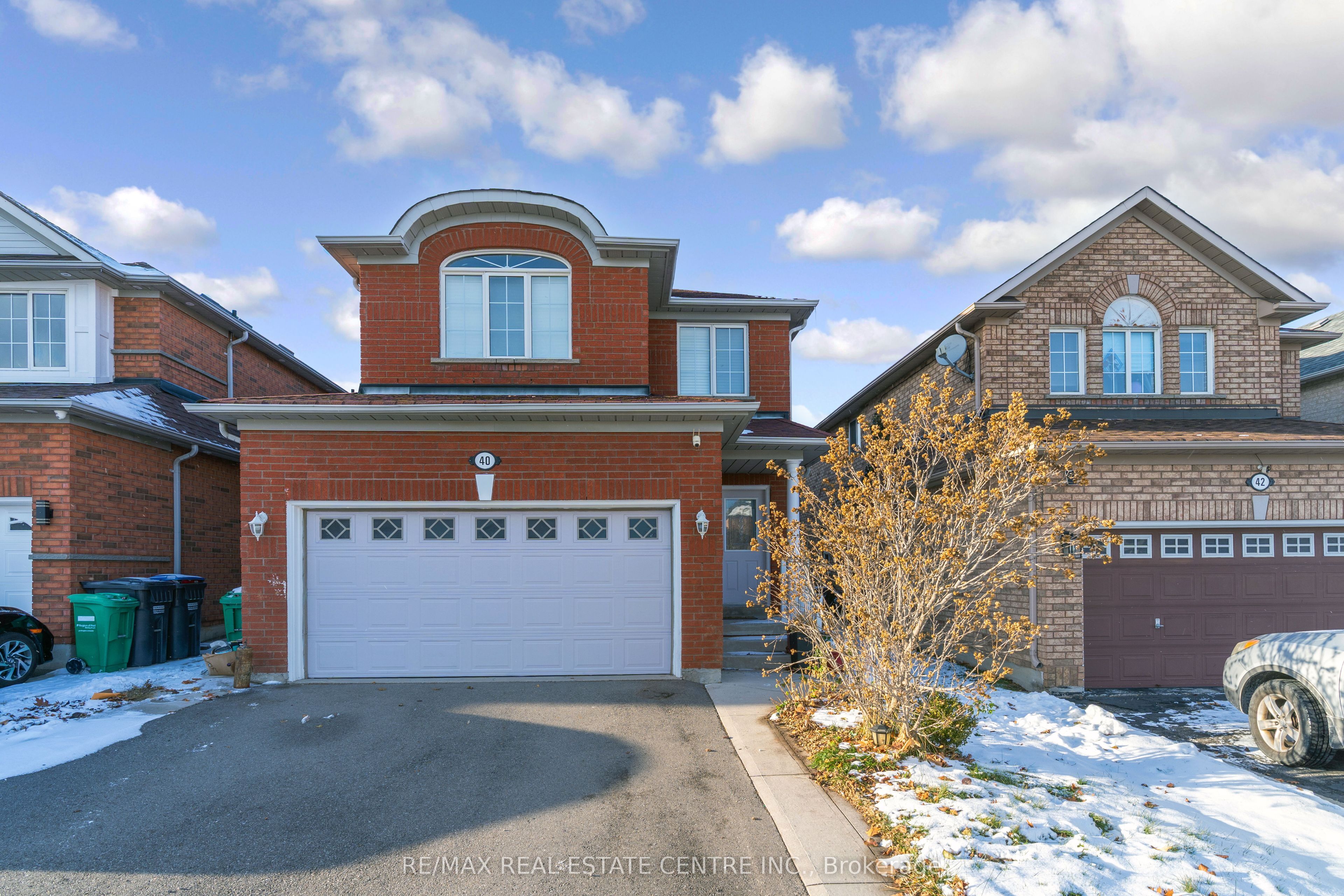 40 Olympia Cres Property Photo 1