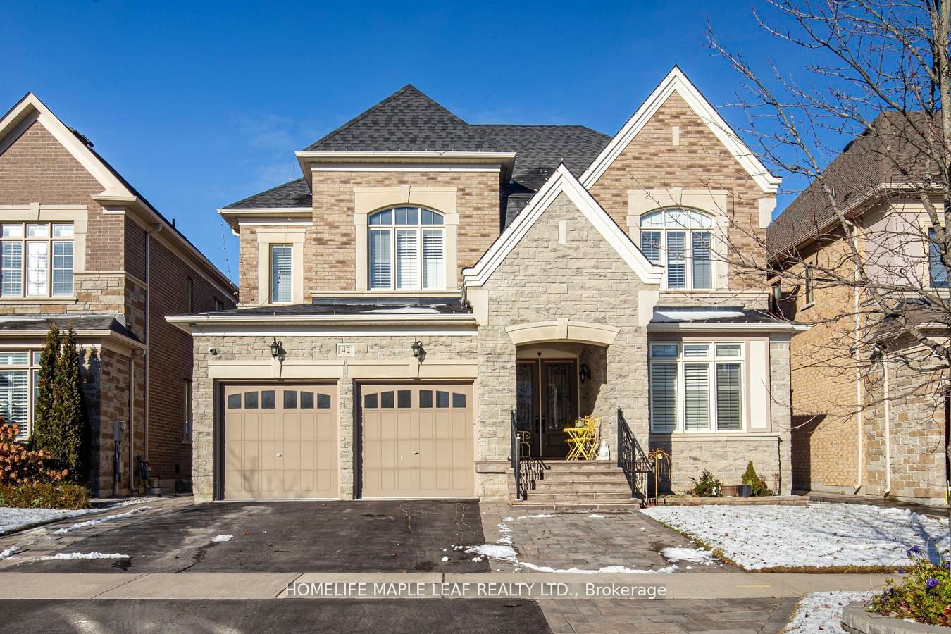 42 Foothills Cres Property Photo 1