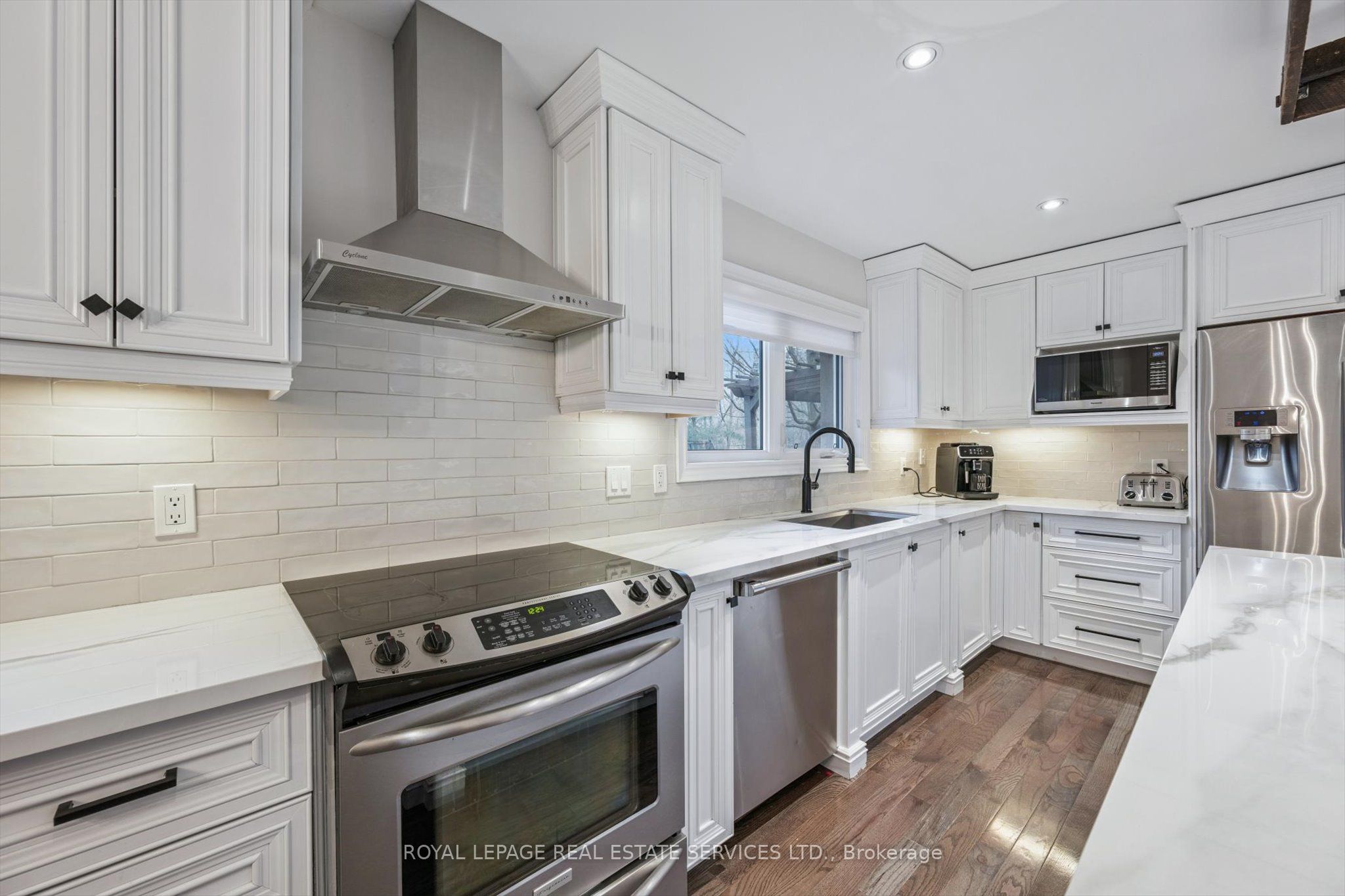 1302 Hillview Cres Property Photo 12