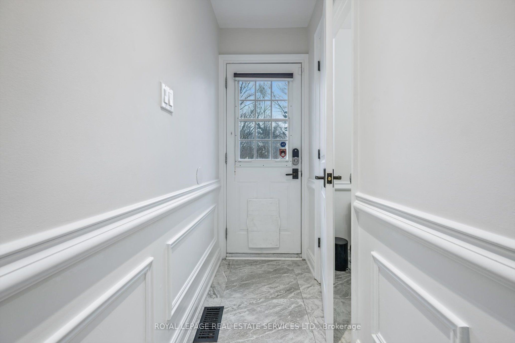 1302 Hillview Cres Property Photo 15