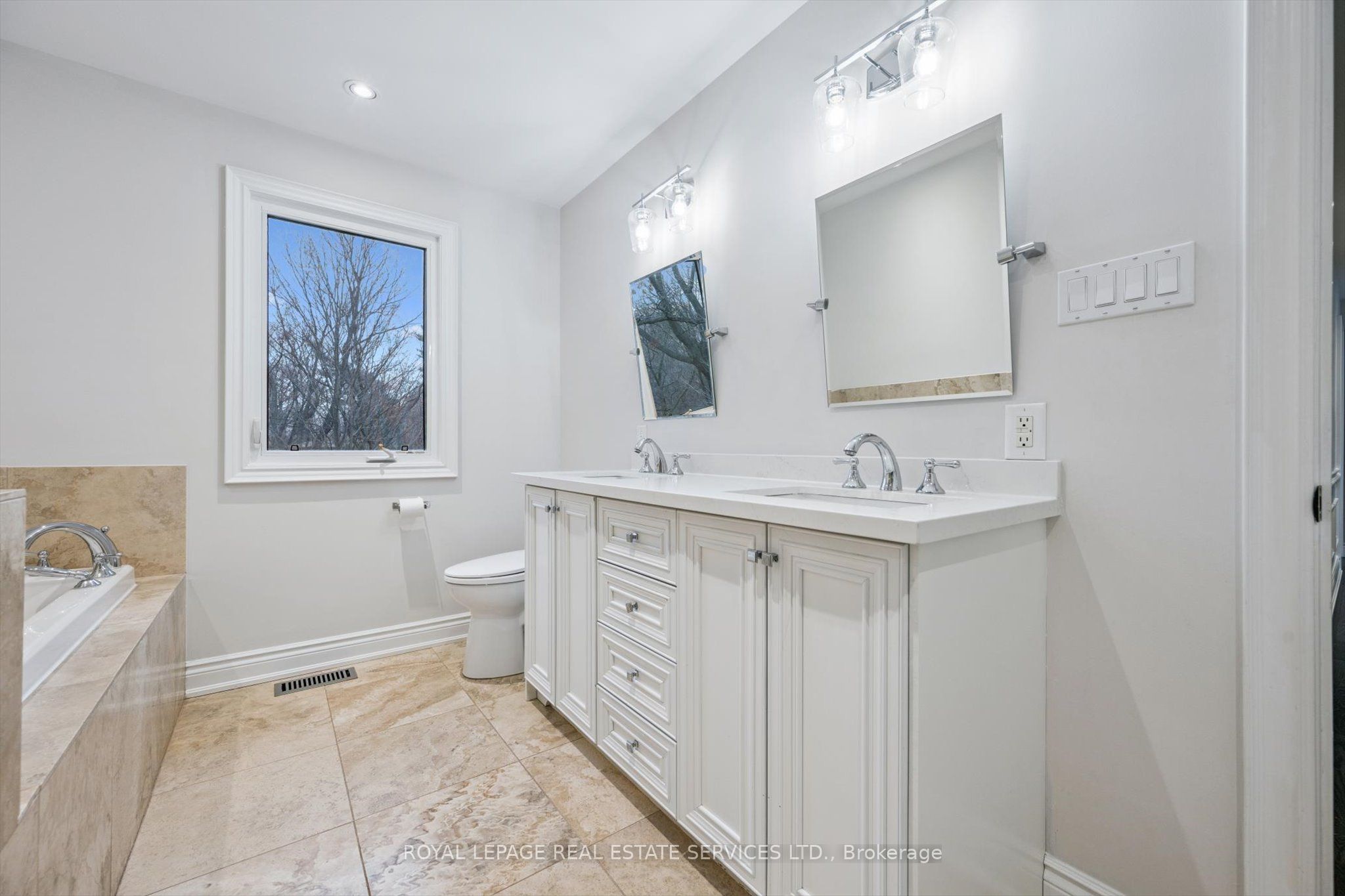1302 Hillview Cres Property Photo 32
