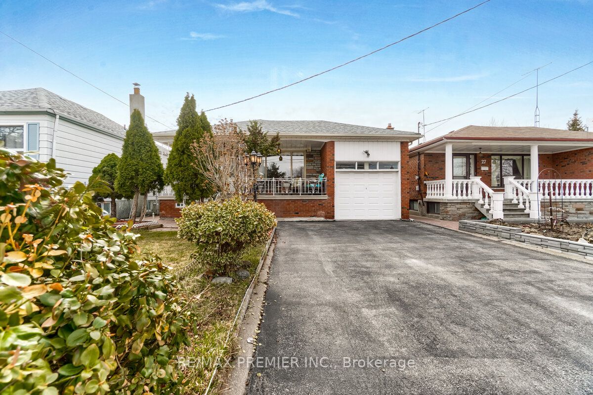 25 Bentworth Avenue Property Photo 1