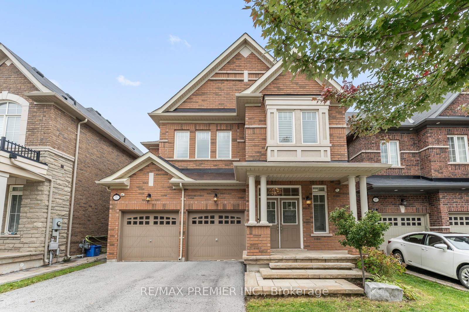 71 Hoey Cres Property Photo 1