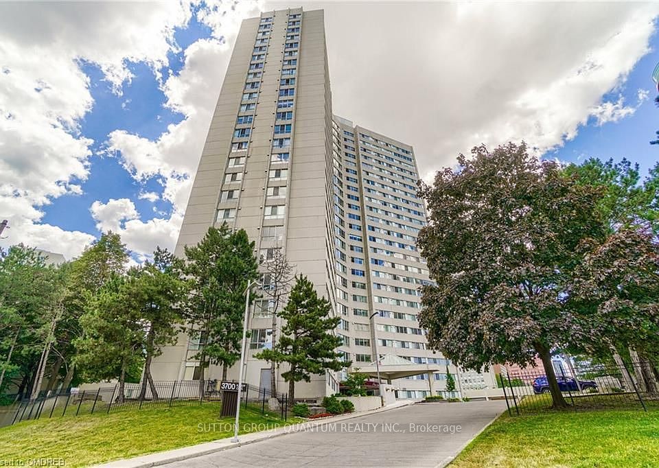 3700 Kaneff Cres Property Photo 1