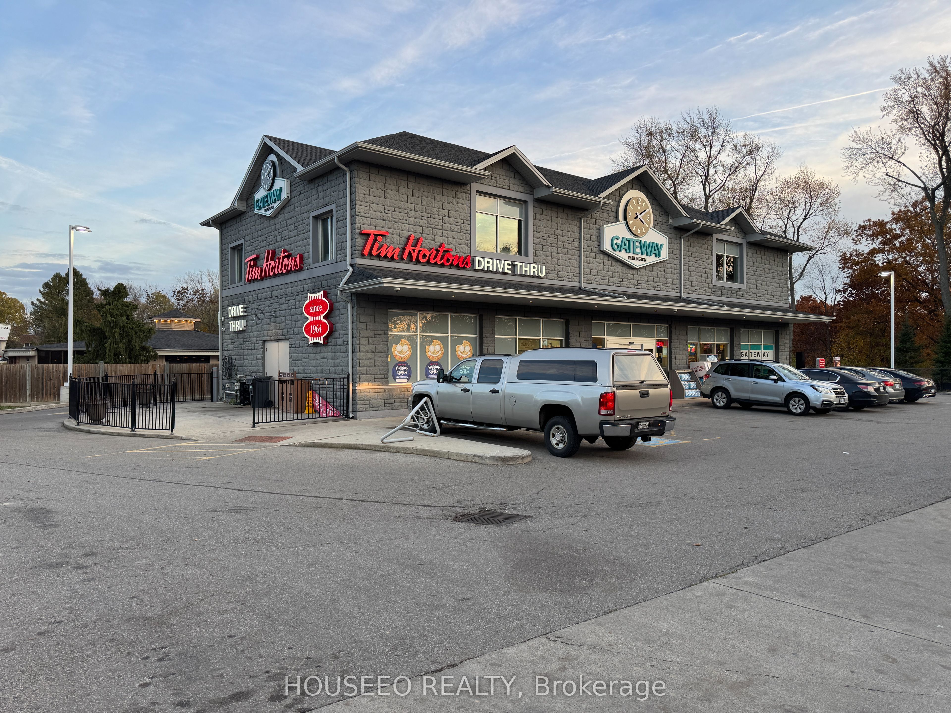 1134 Plains Rd E Property Photo 1
