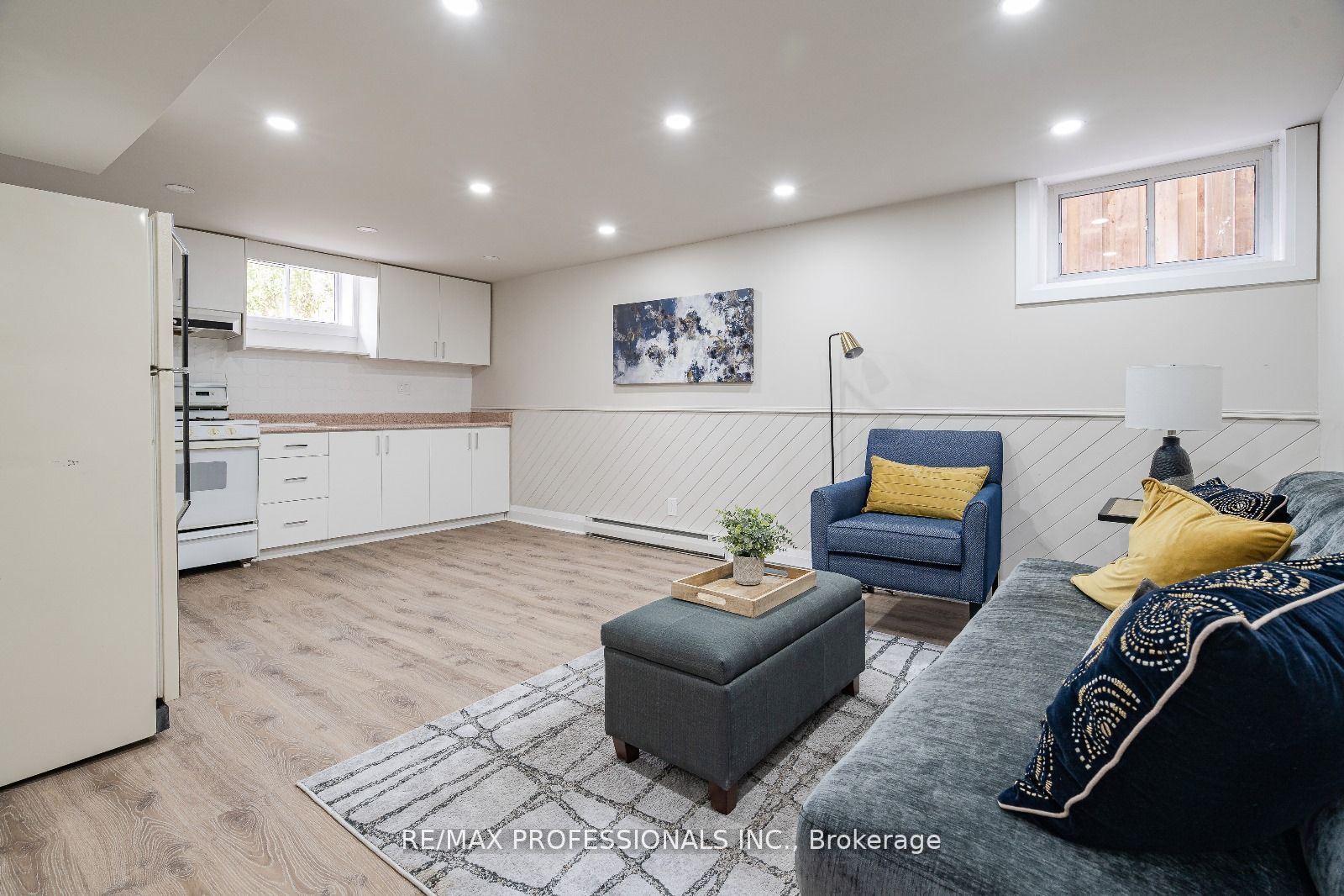 364 Rathburn Road Property Photo 1