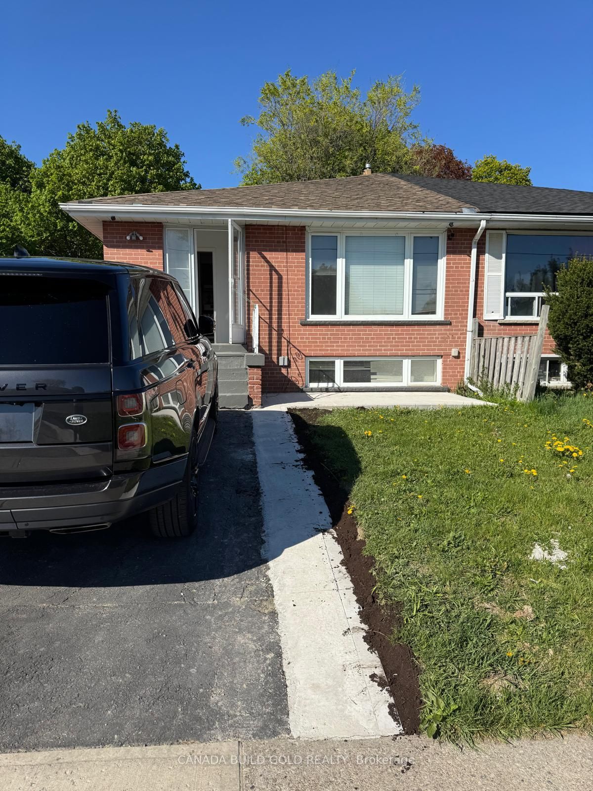 43 Aloma Cres Property Photo 1