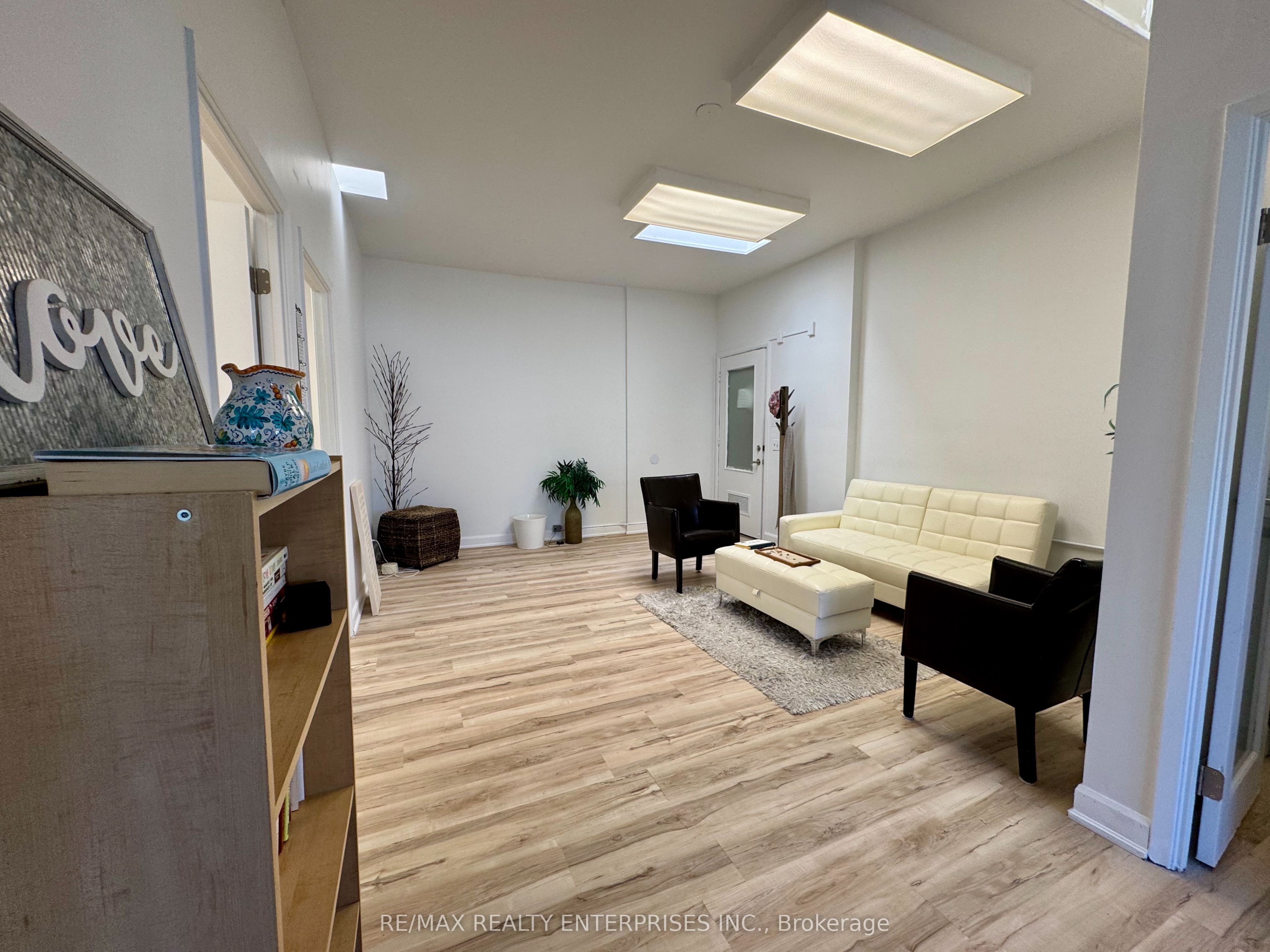 292 Lakeshore Road E 1 Property Photo 1
