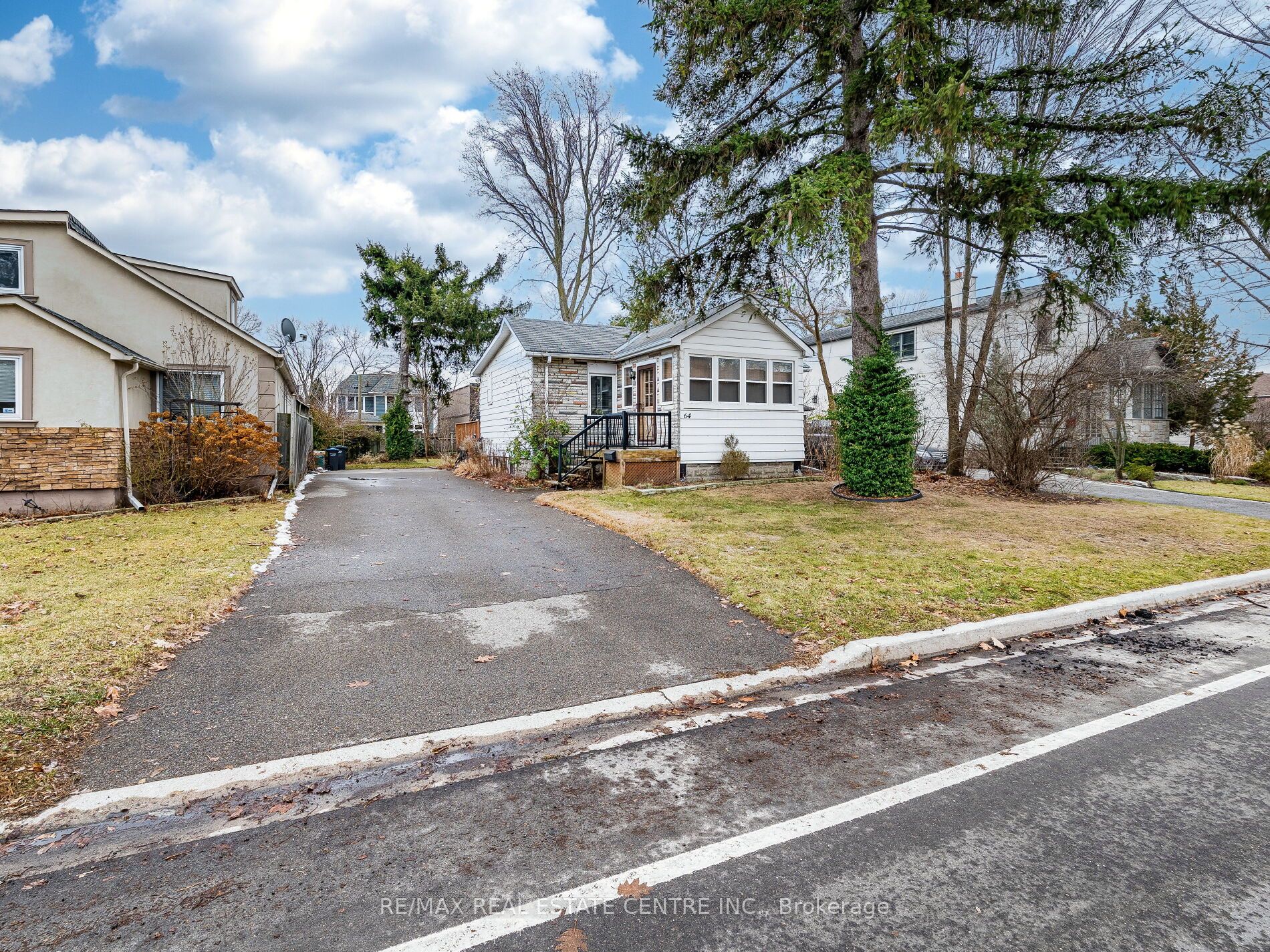64 Eaglewood Blvd Property Photo 1