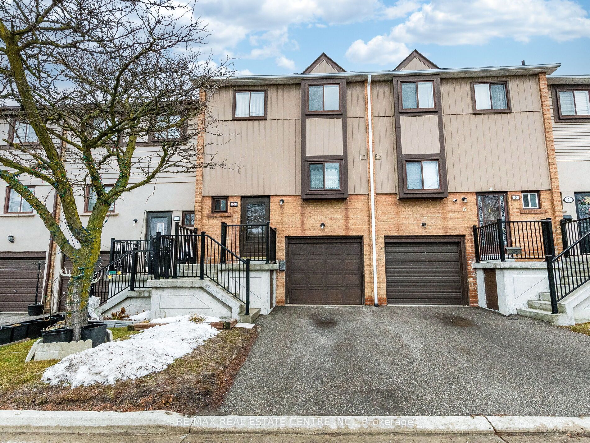 5 Moregate Cres Property Photo 1