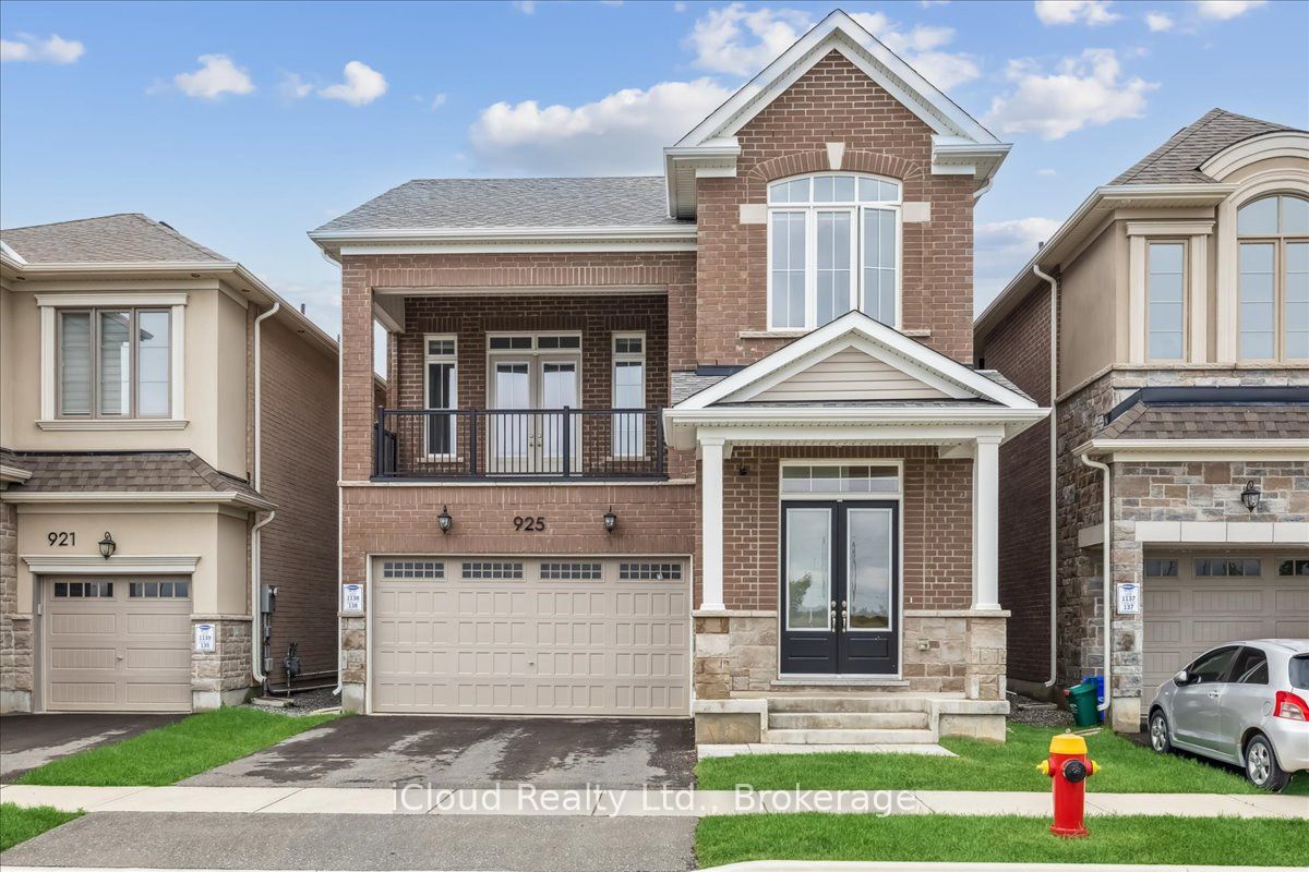 925 Hickory Cres Property Photo 1