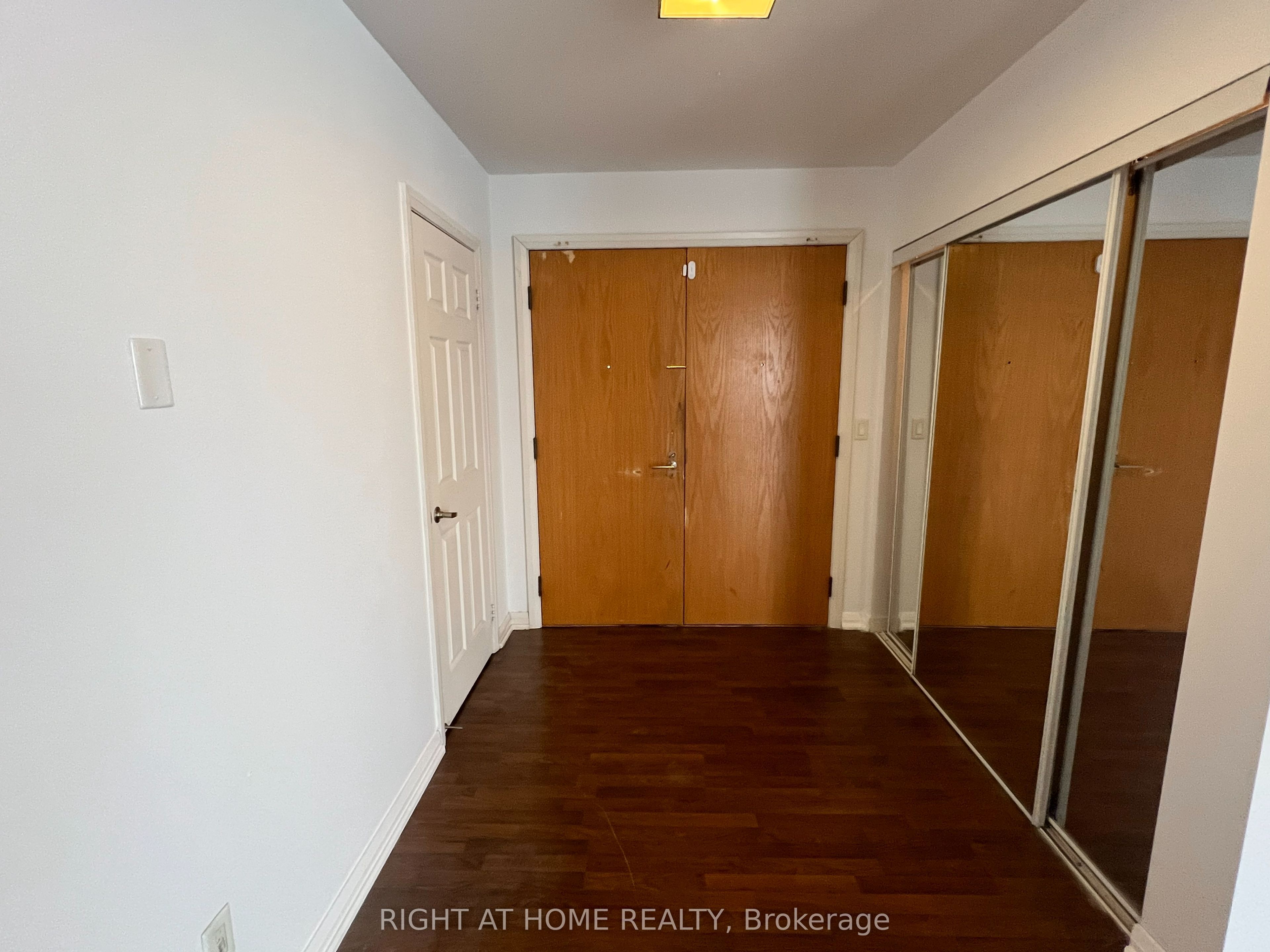 220 Forum Dr Property Photo 3