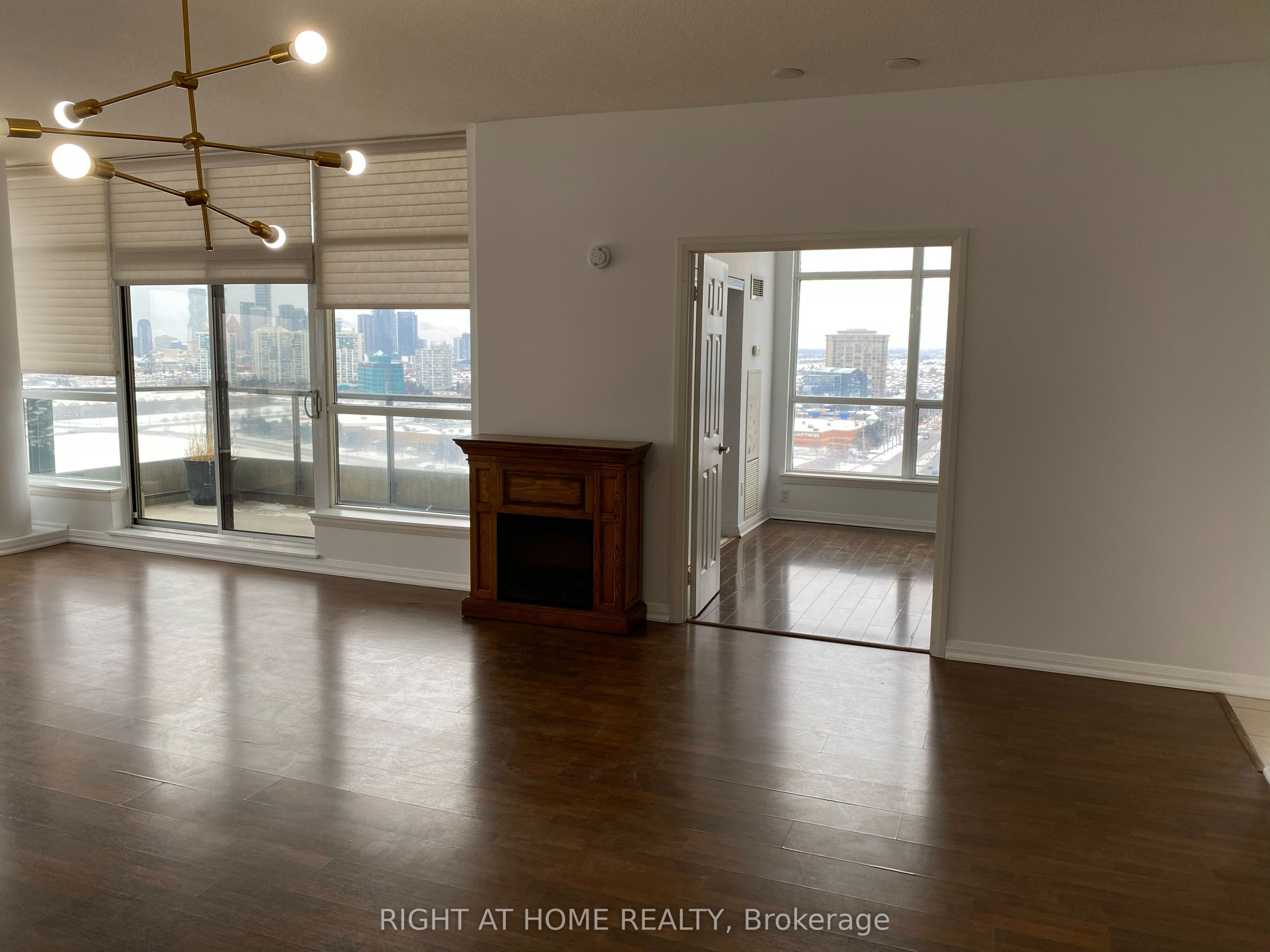 220 Forum Dr Property Photo 8