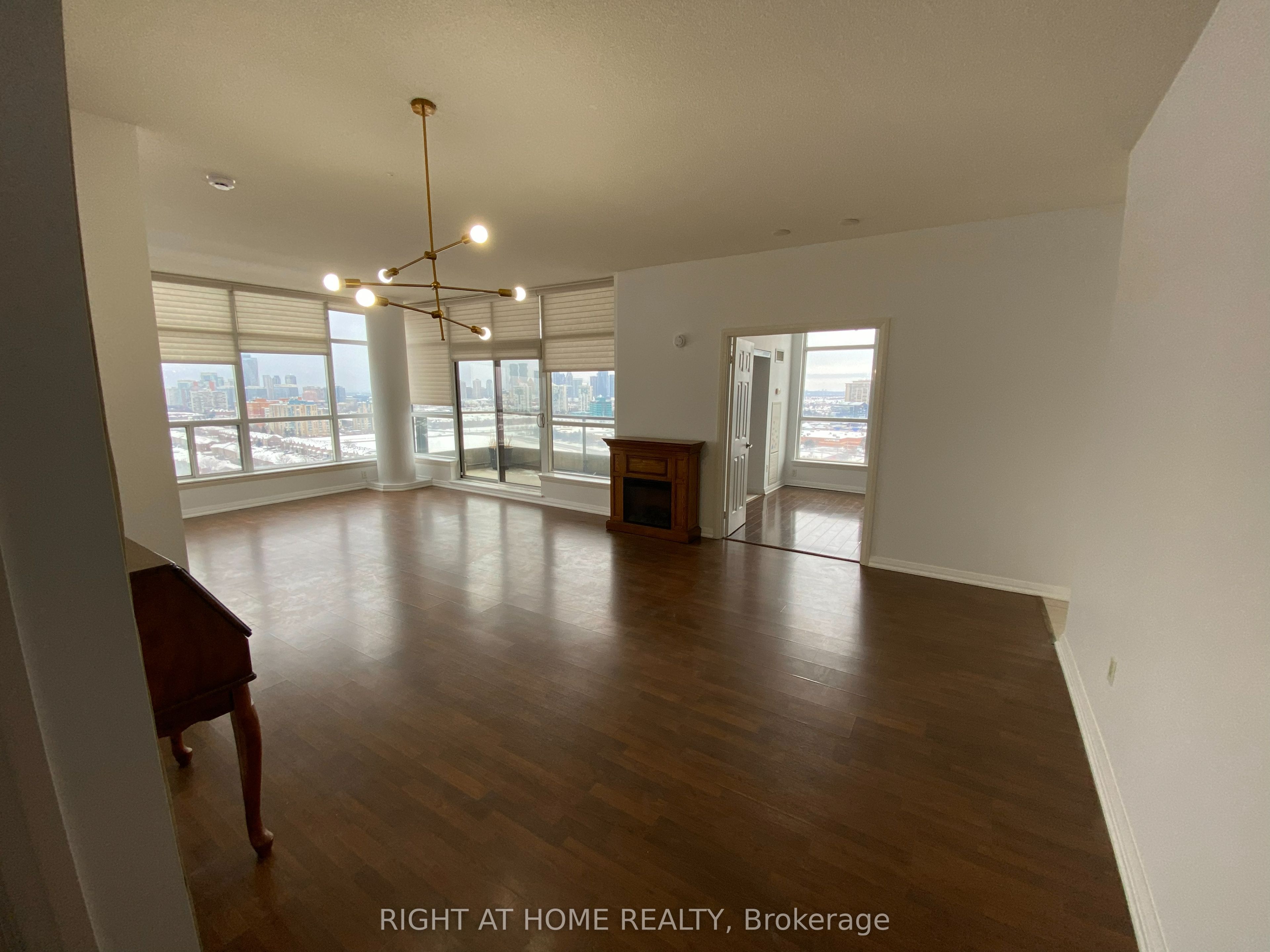 220 Forum Dr Property Photo 9