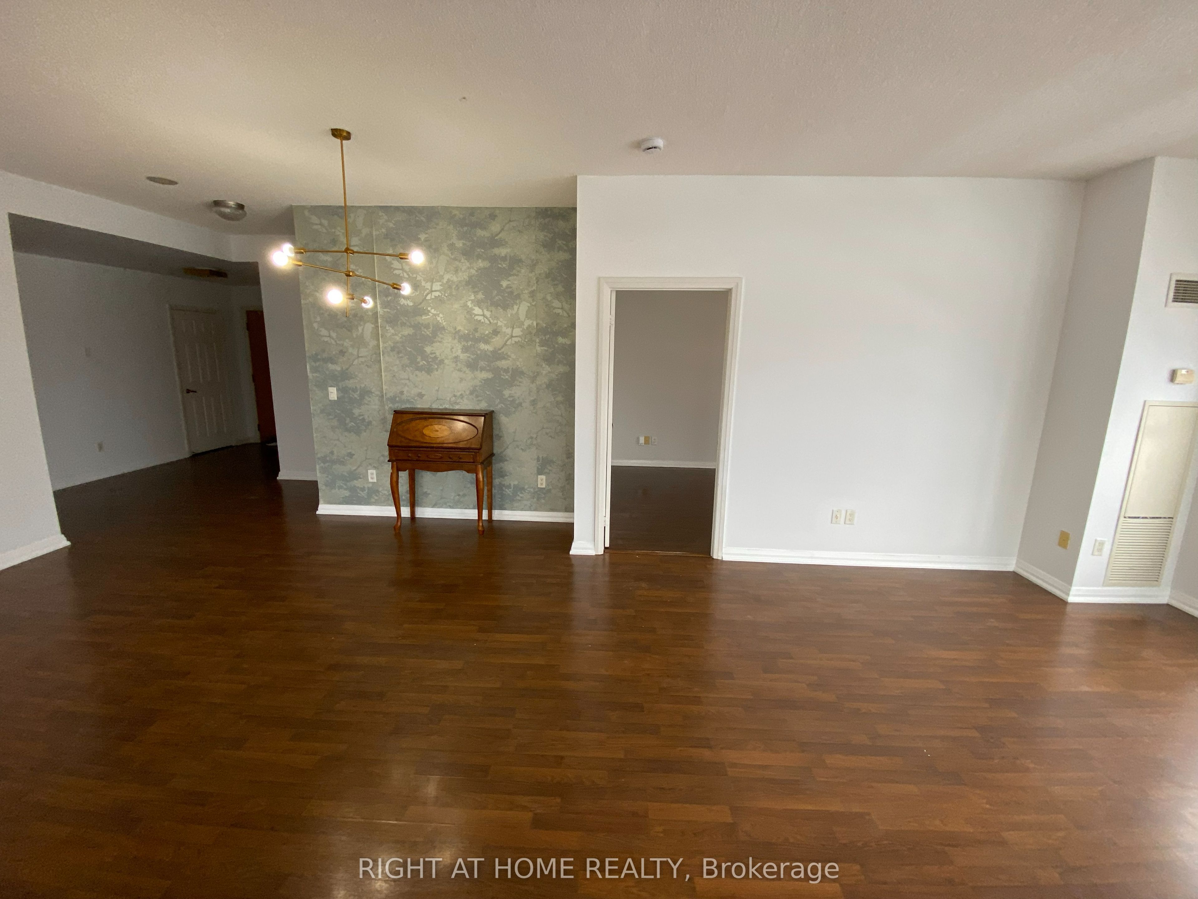 220 Forum Dr Property Photo 10