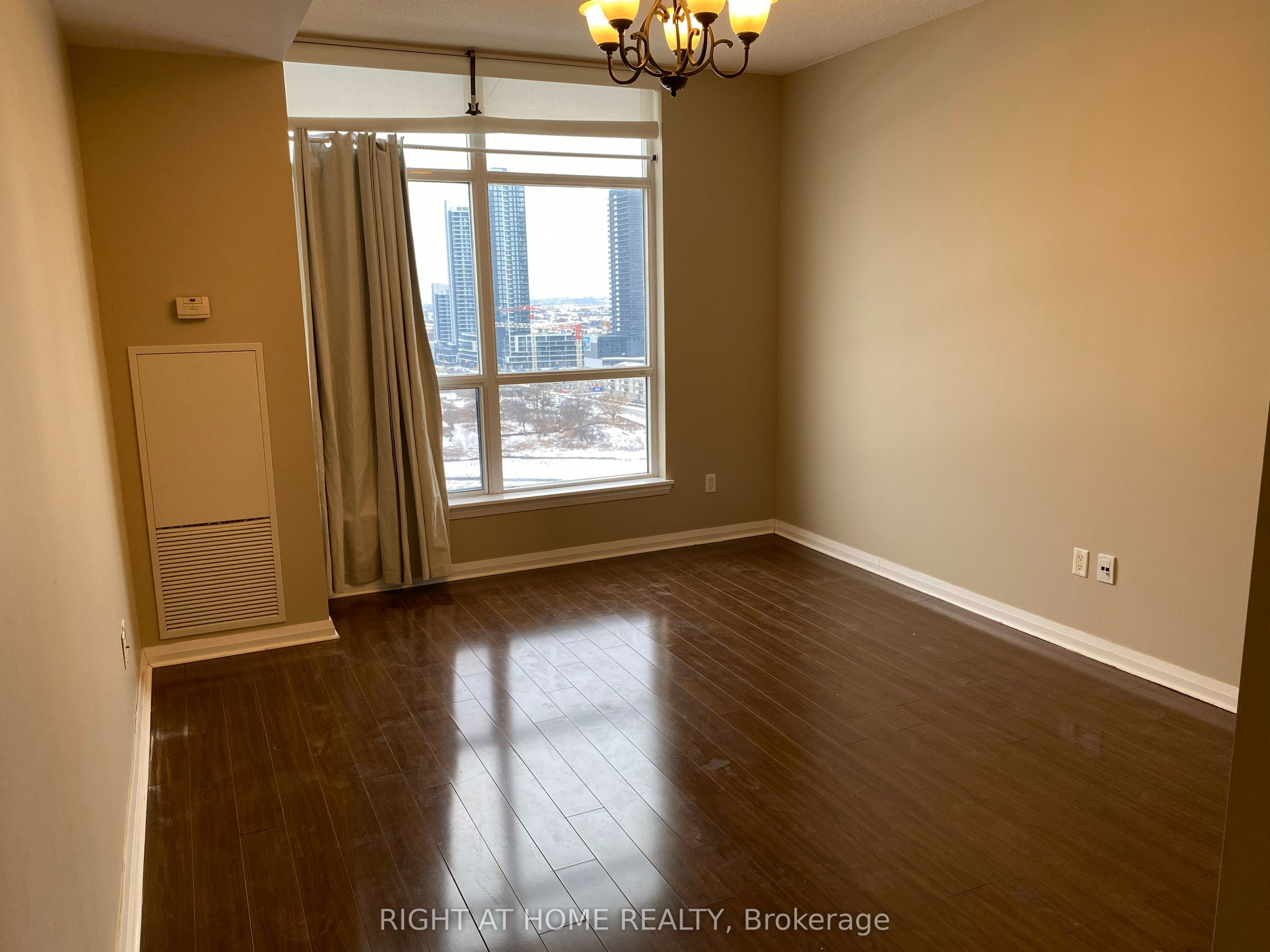 220 Forum Dr Property Photo 12