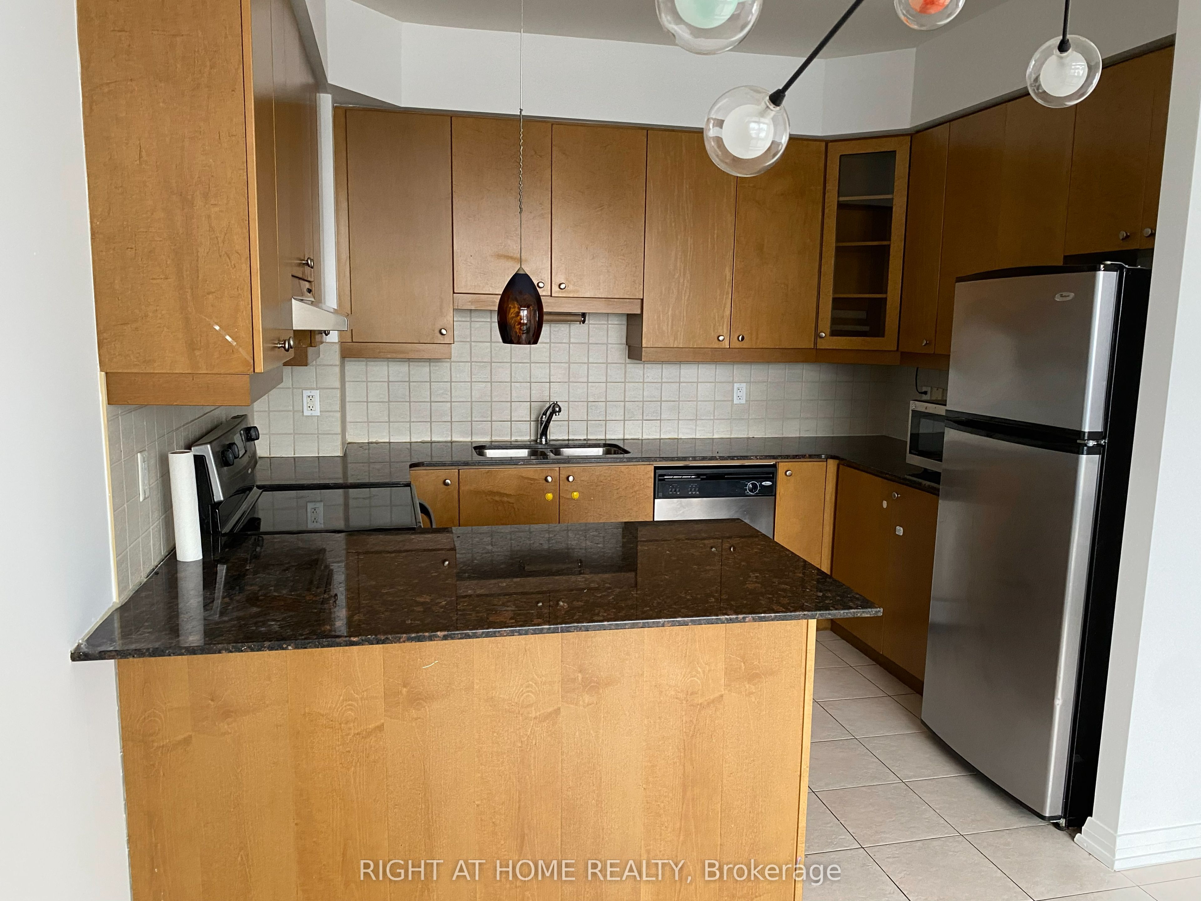 220 Forum Dr Property Photo 25