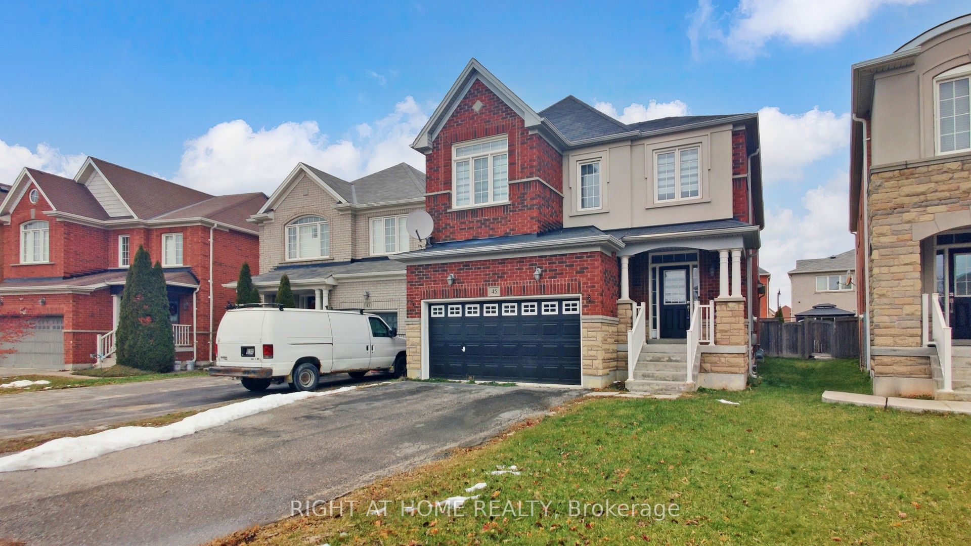 45 Denali Cres Property Photo 1