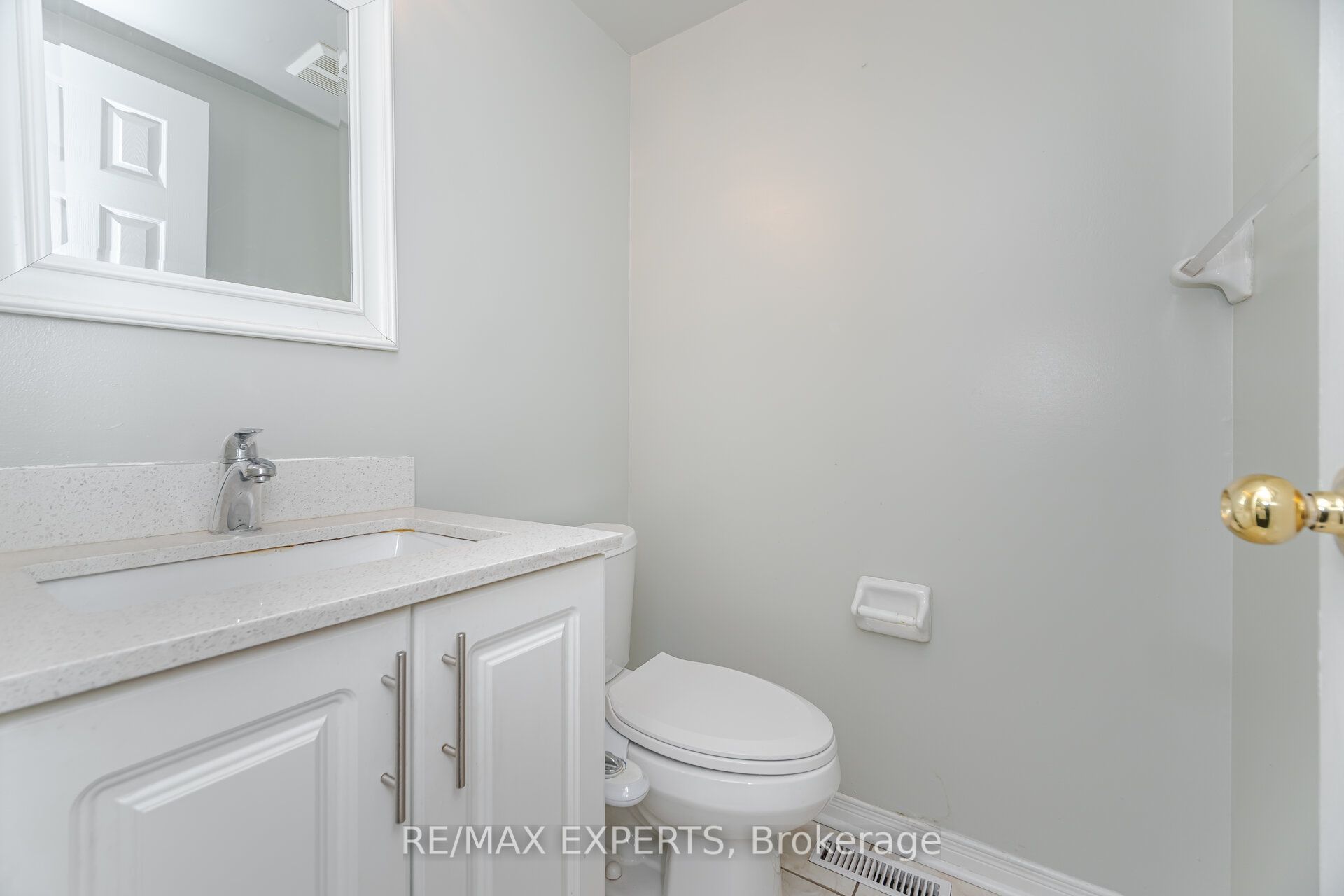 82 Twin Pines Cres Property Photo 11
