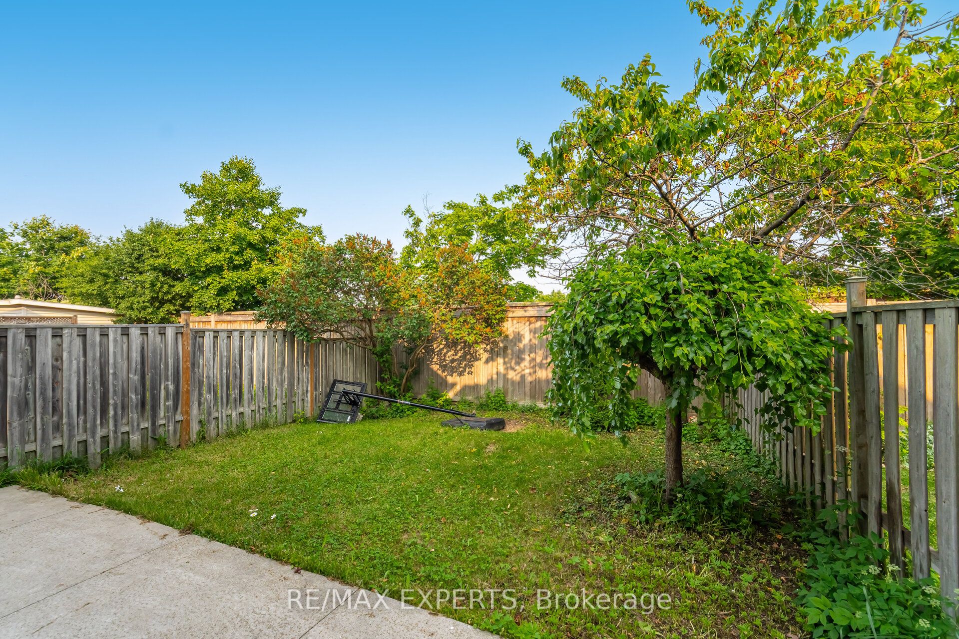 82 Twin Pines Cres Property Photo 19