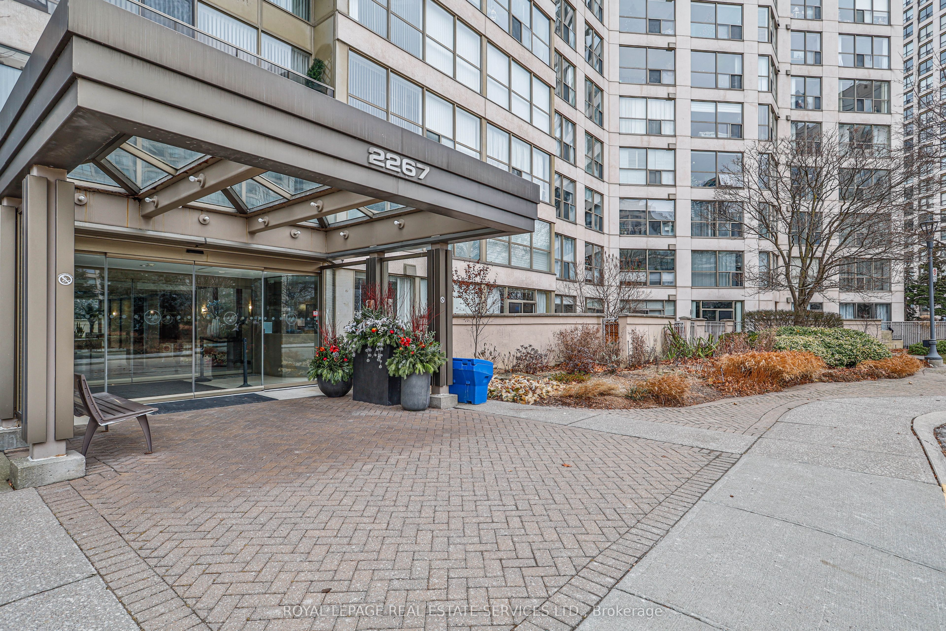 2267 Lake Shore Boulevard W 512