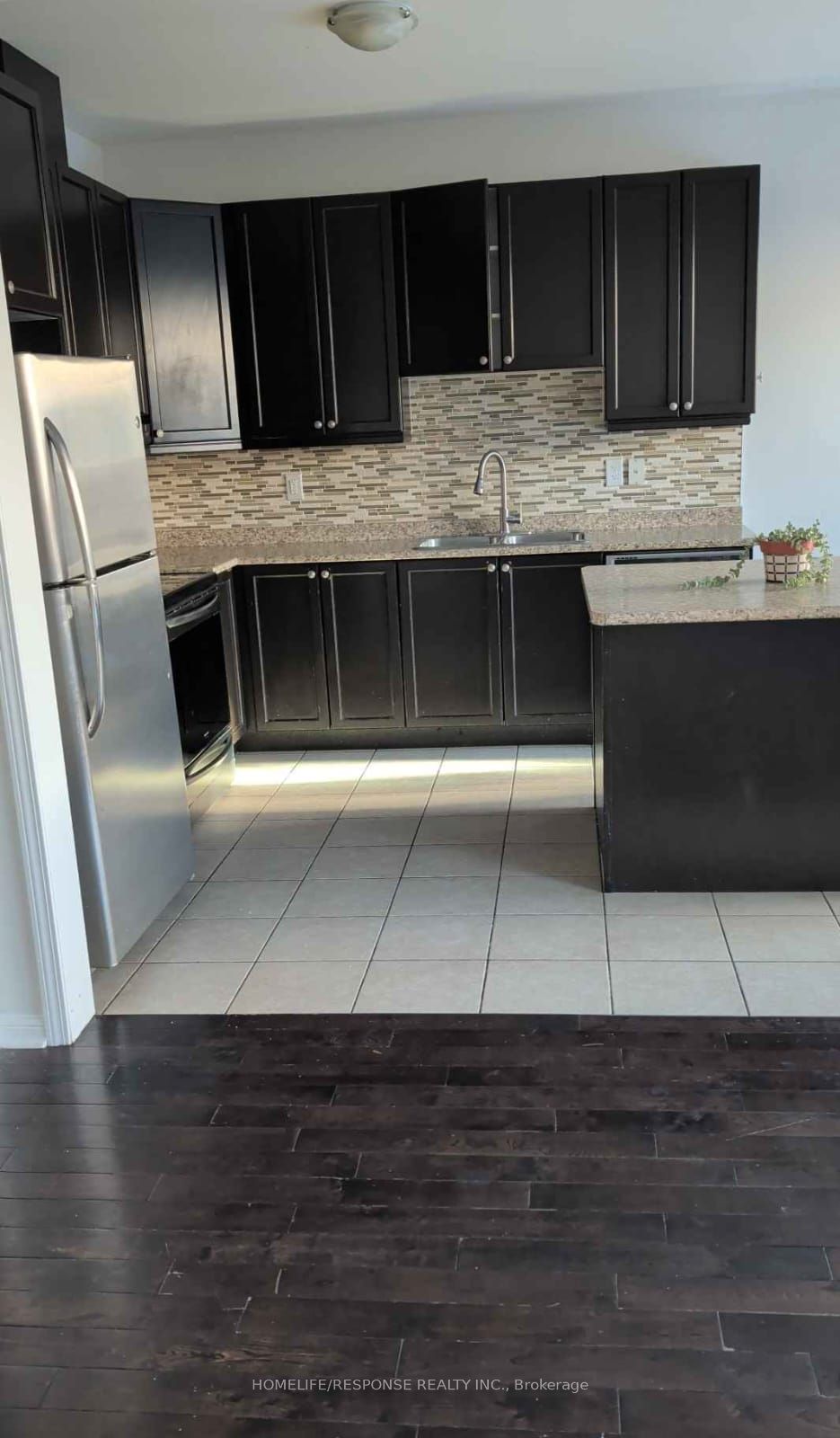 1059 Savoline Blvd Property Photo 3