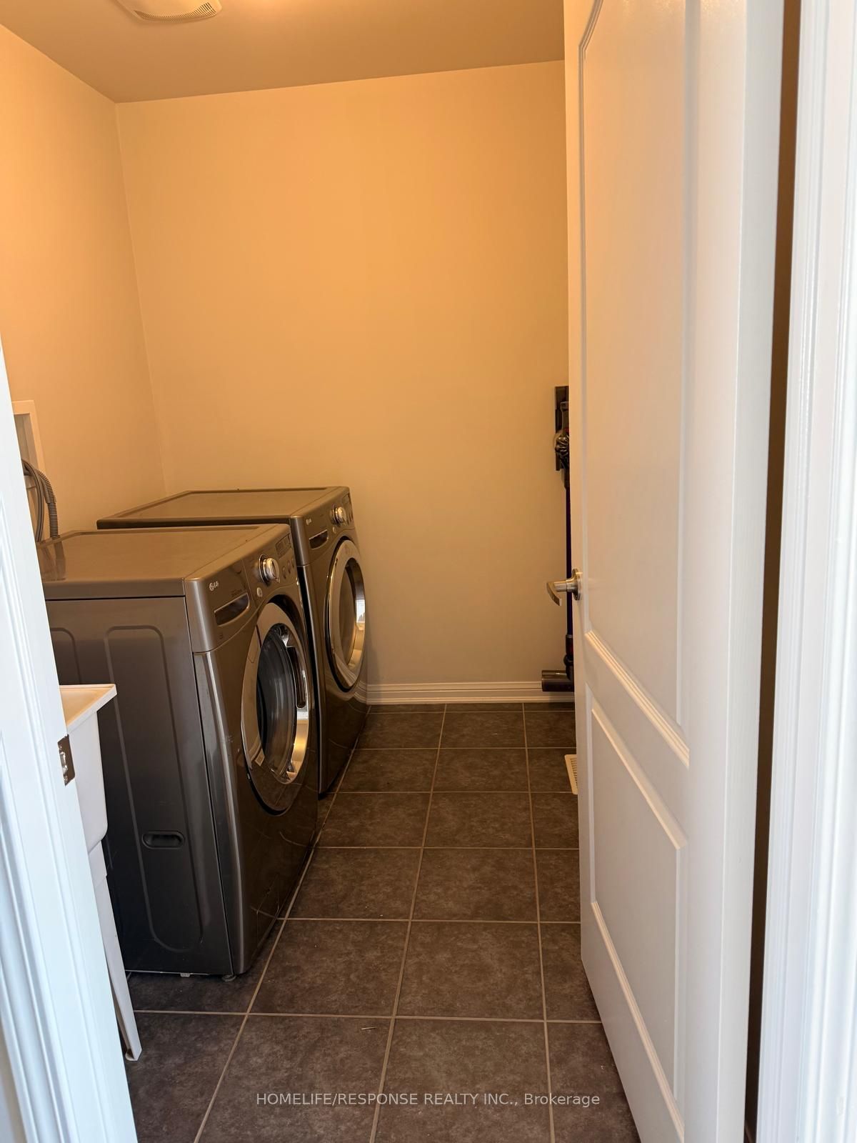 1059 Savoline Blvd Property Photo 10
