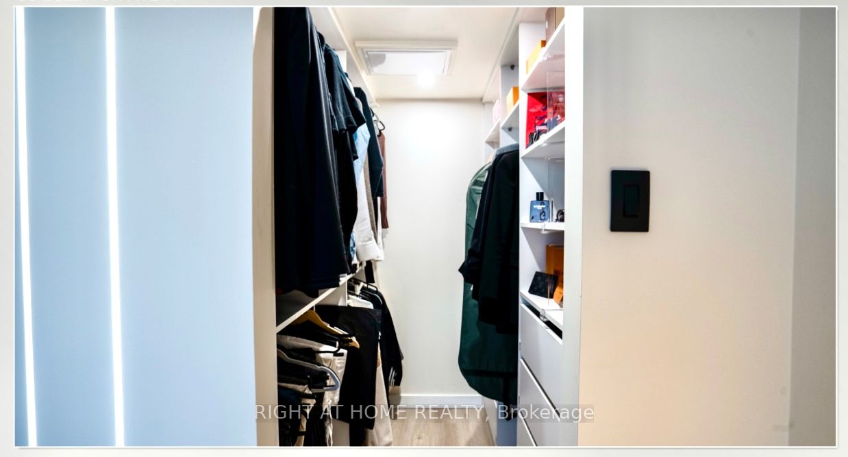 50 Eglinton Ave W Property Photo 19