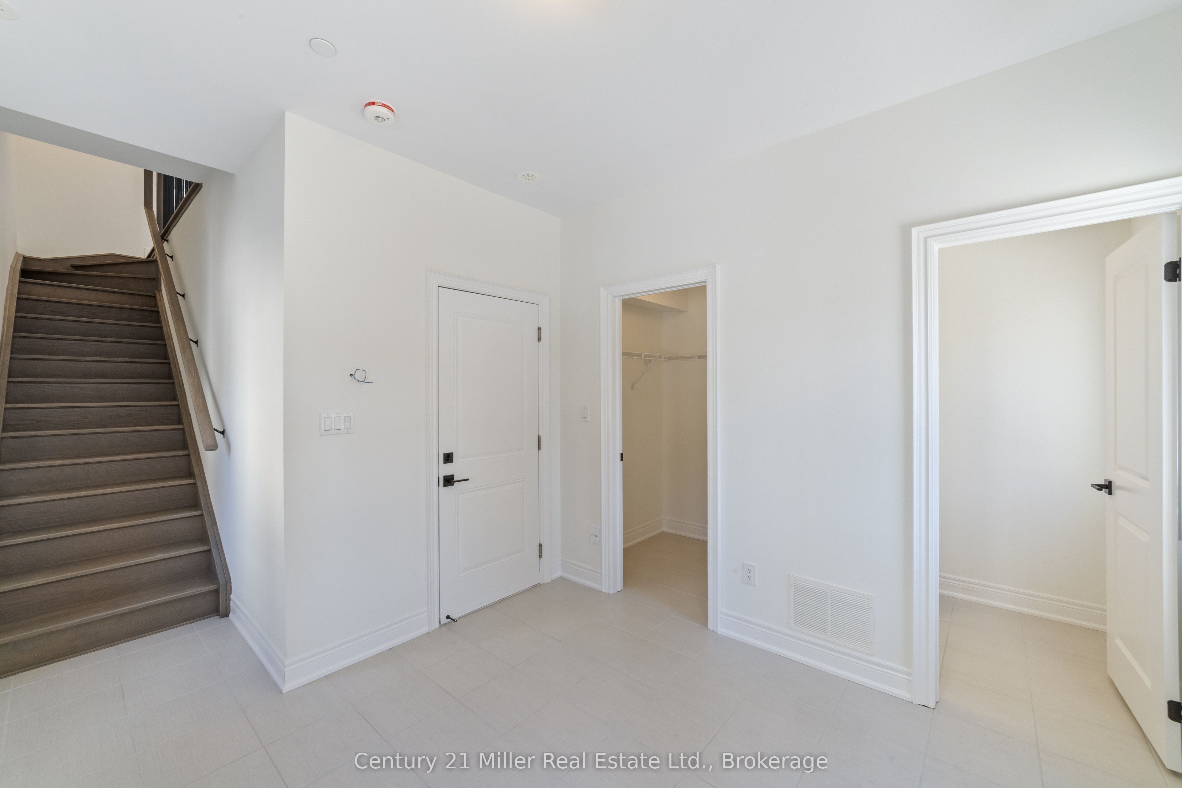 260 Melody Common 36 Property Photo 5