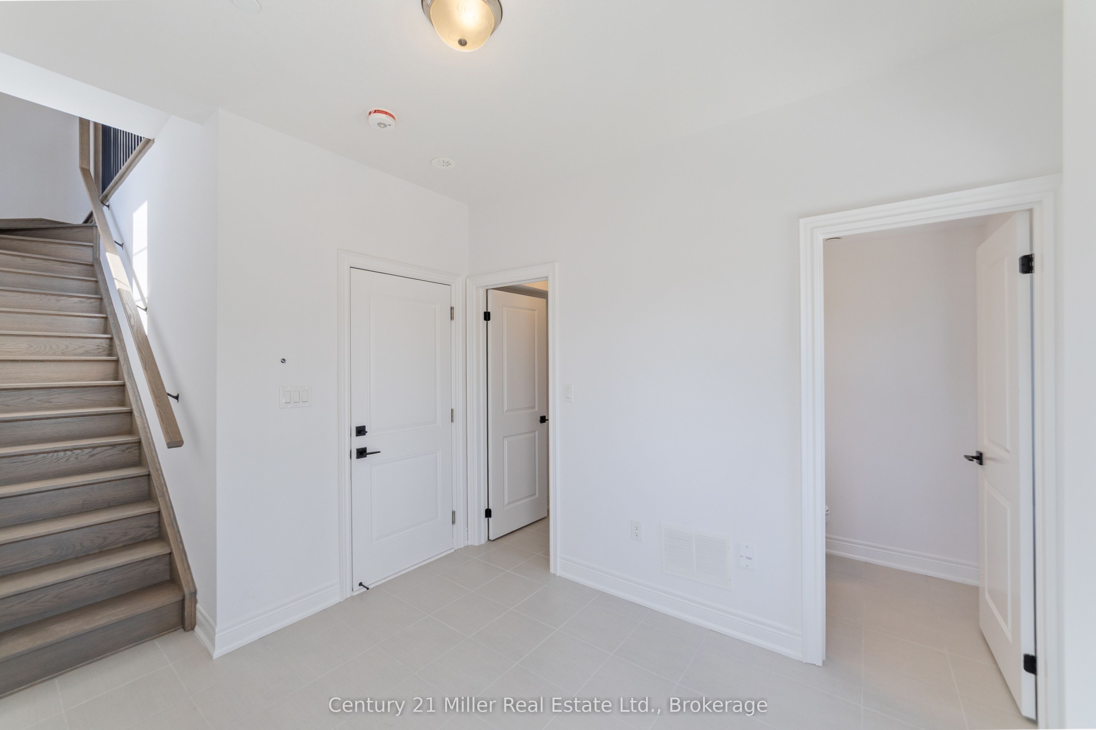 2140 Trafalgar Road 48 Property Photo 2