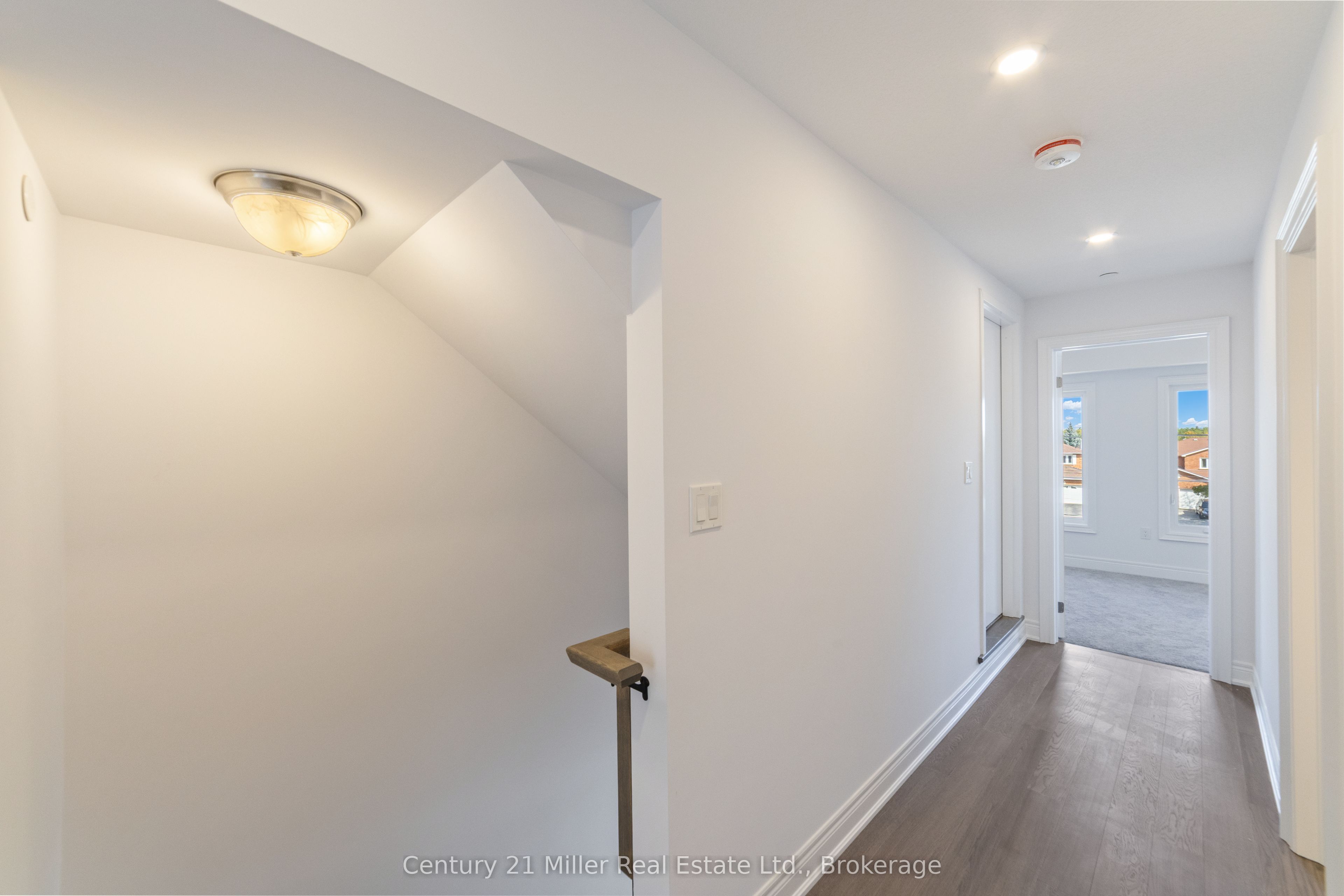 2140 Trafalgar Road 48 Property Photo 12