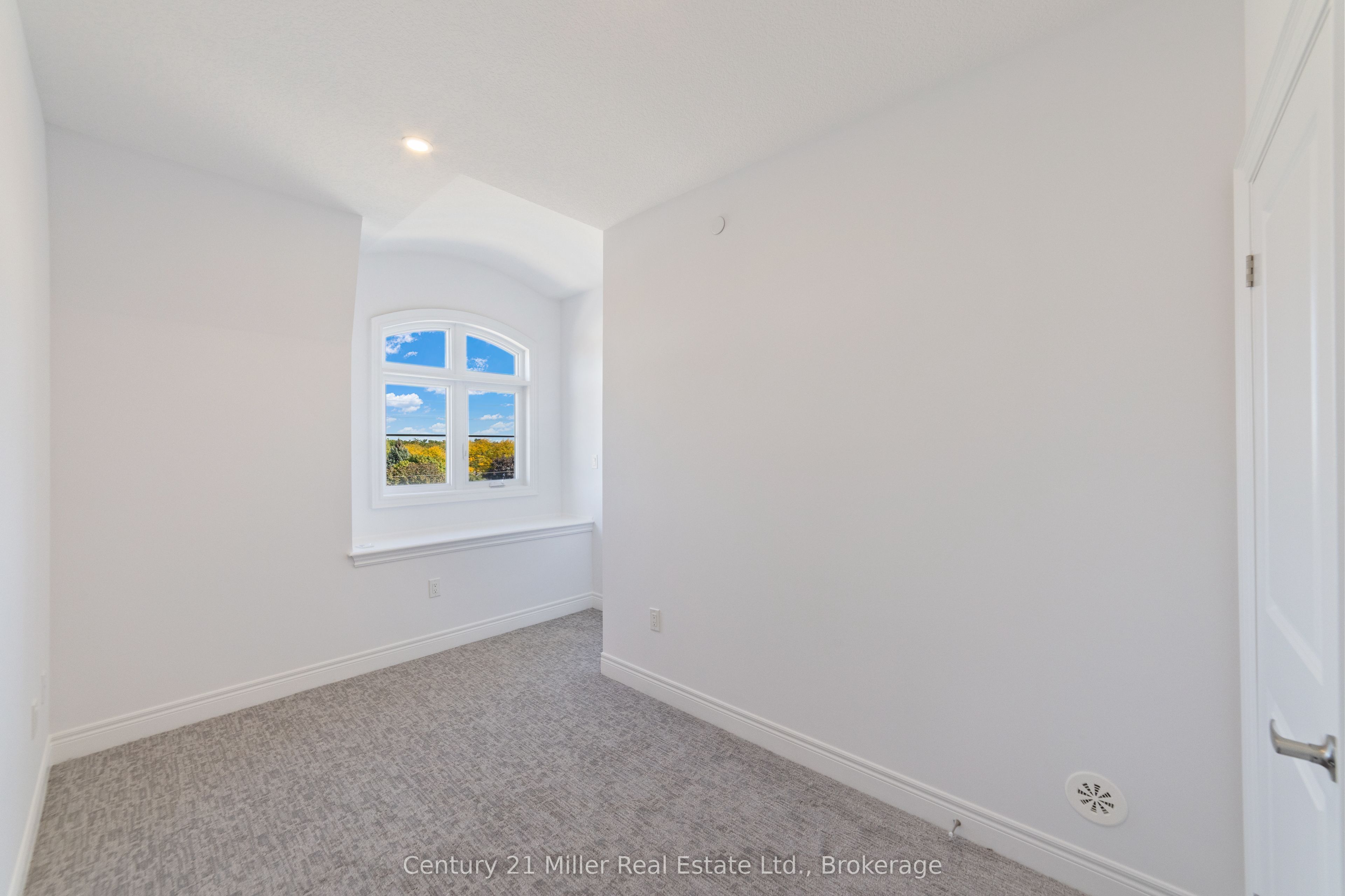 2140 Trafalgar Road 48 Property Photo 19