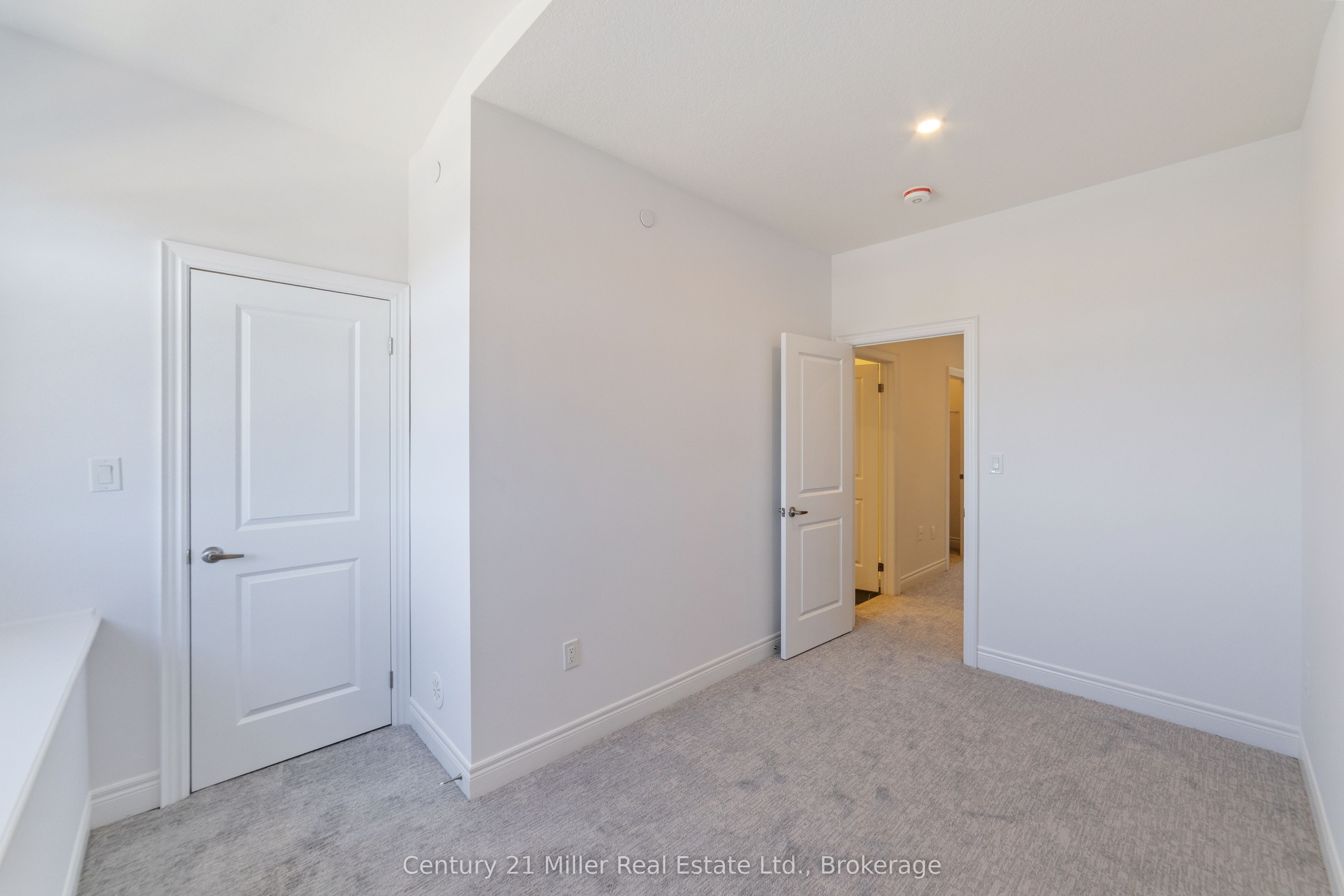 2140 Trafalgar Road 48 Property Photo 20