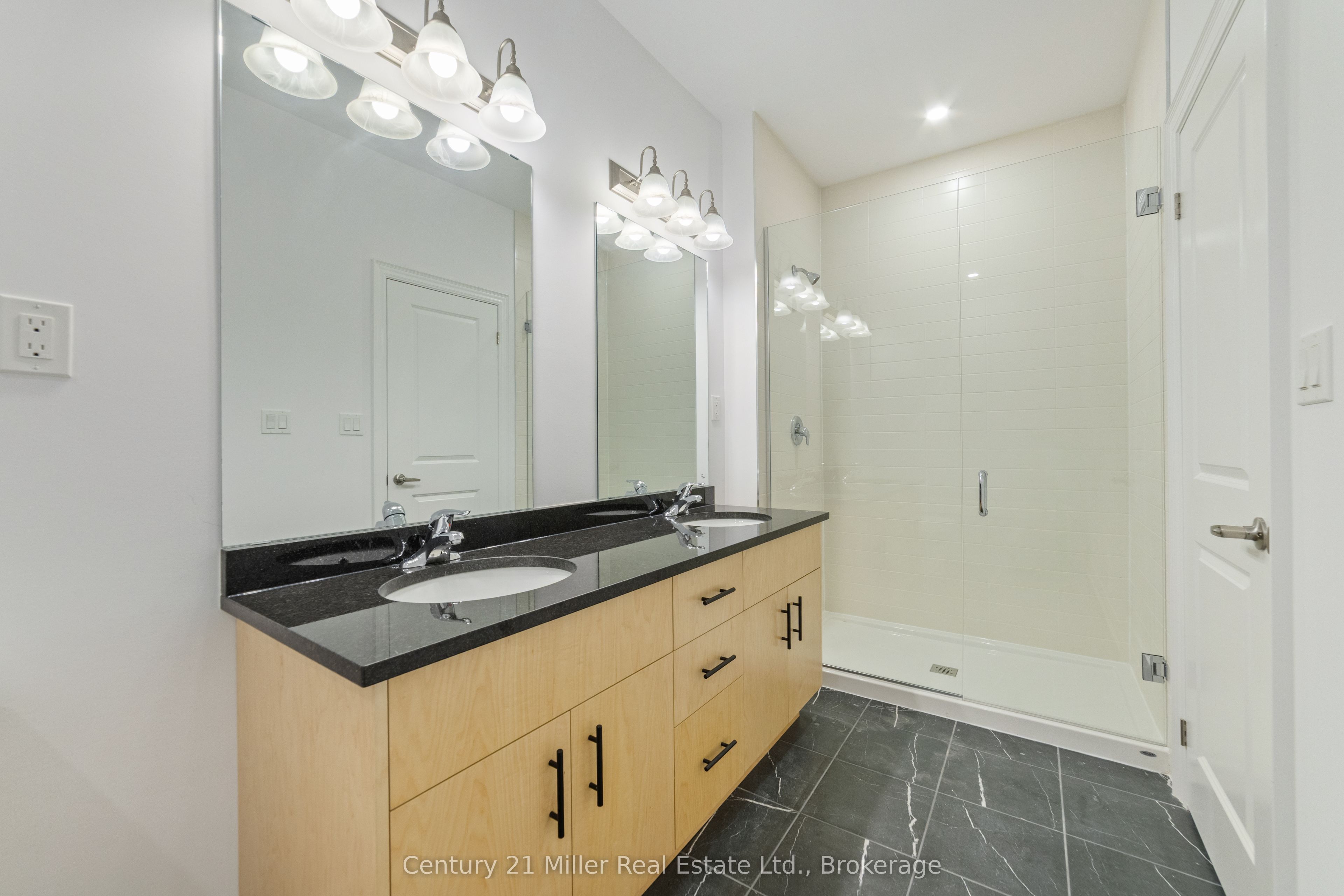 2140 Trafalgar Road 48 Property Photo 22