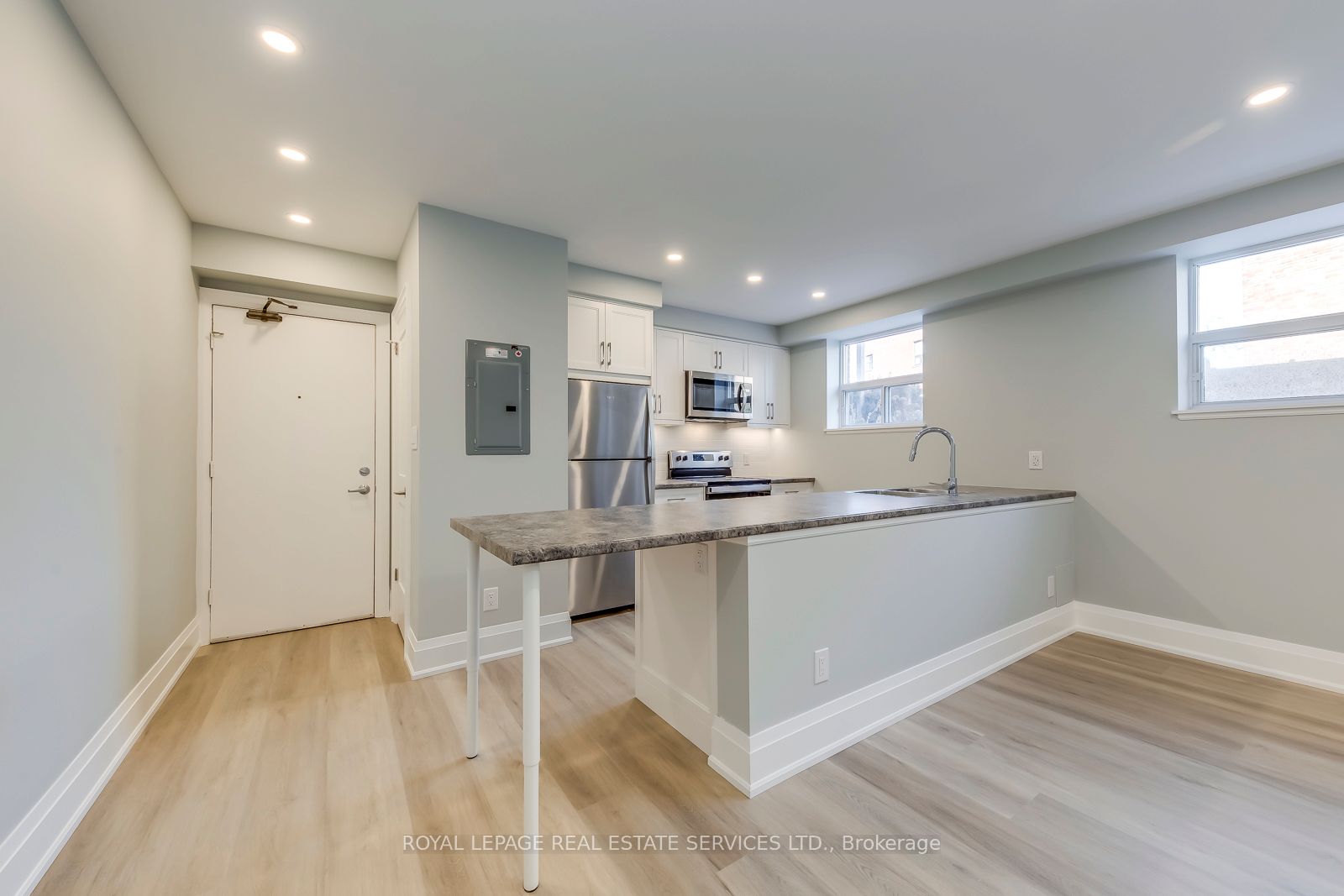 322 N Lakeshore Road W Property Photo 5