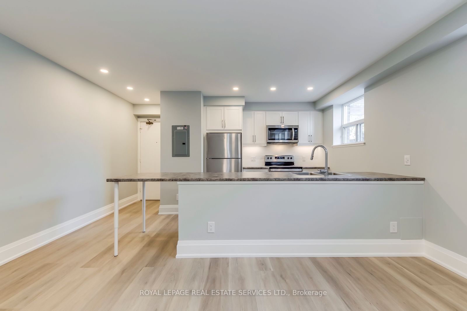 322 N Lakeshore Road W Property Photo 6