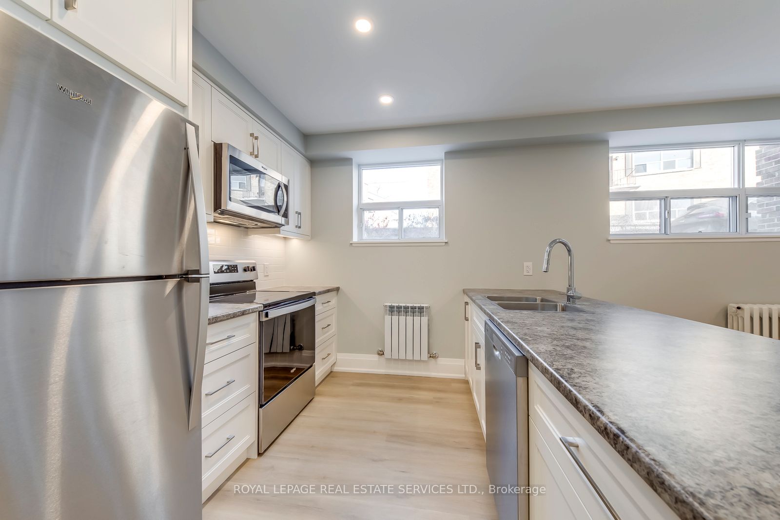 322 N Lakeshore Road W Property Photo 7