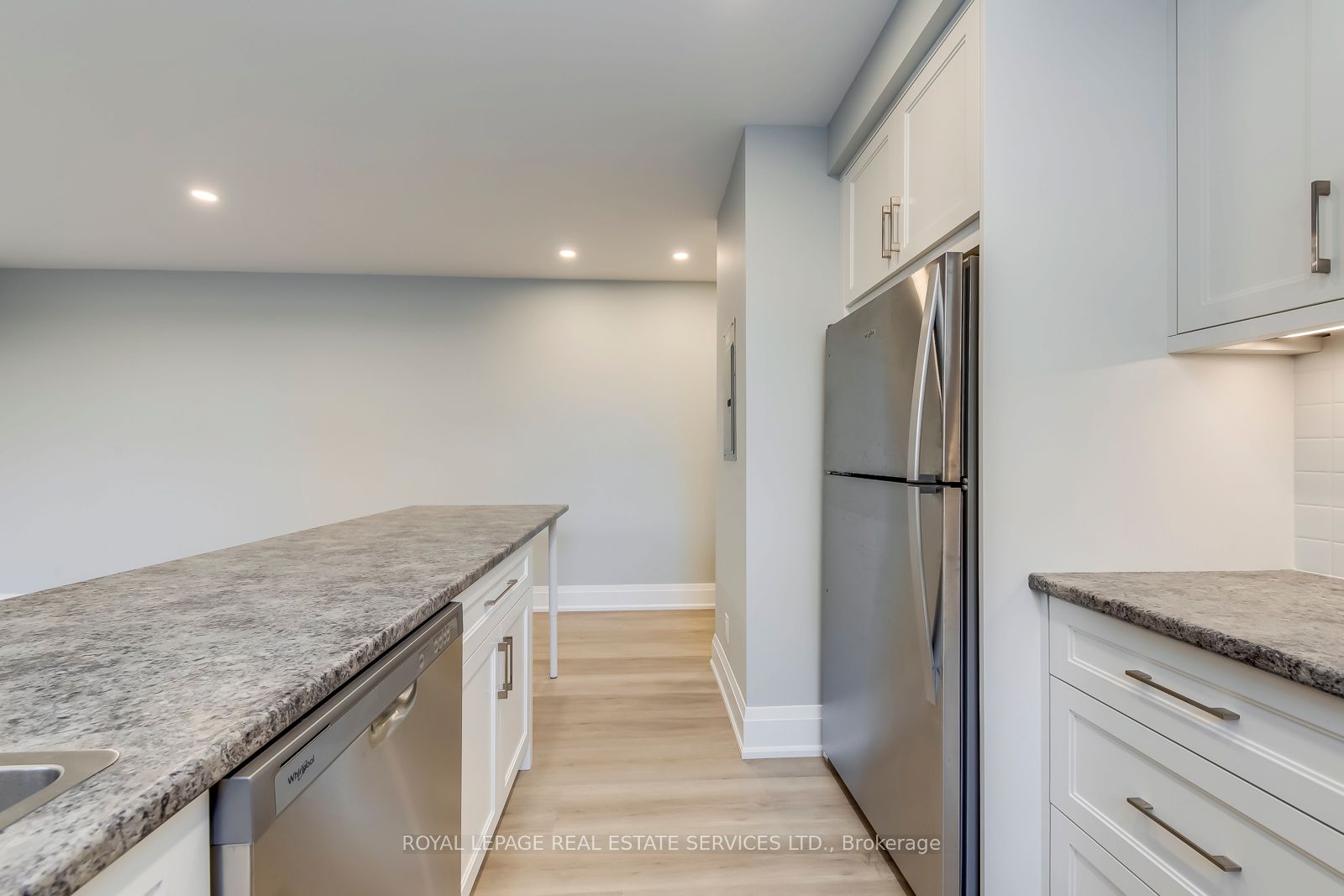 322 N Lakeshore Road W Property Photo 8