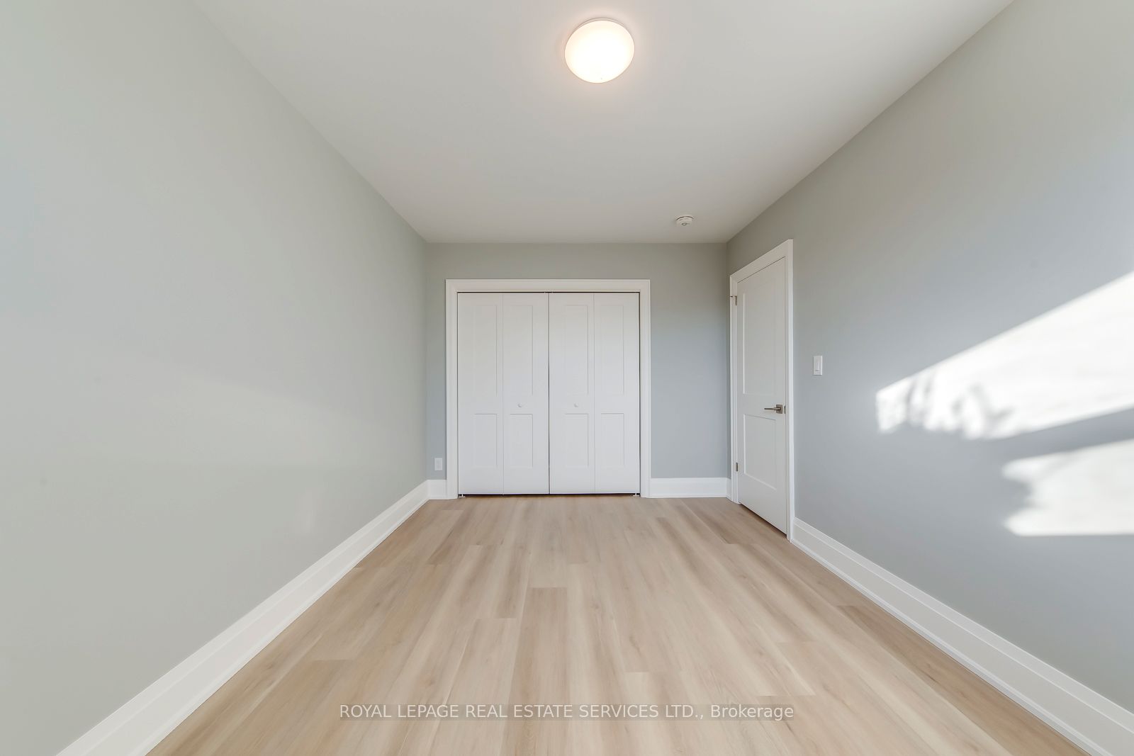 322 N Lakeshore Road W Property Photo 16