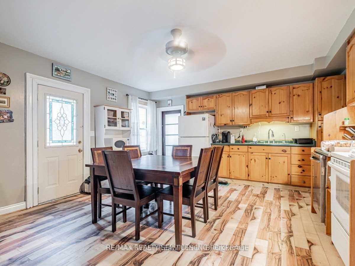 2901 Charleston Side Road Property Photo 4